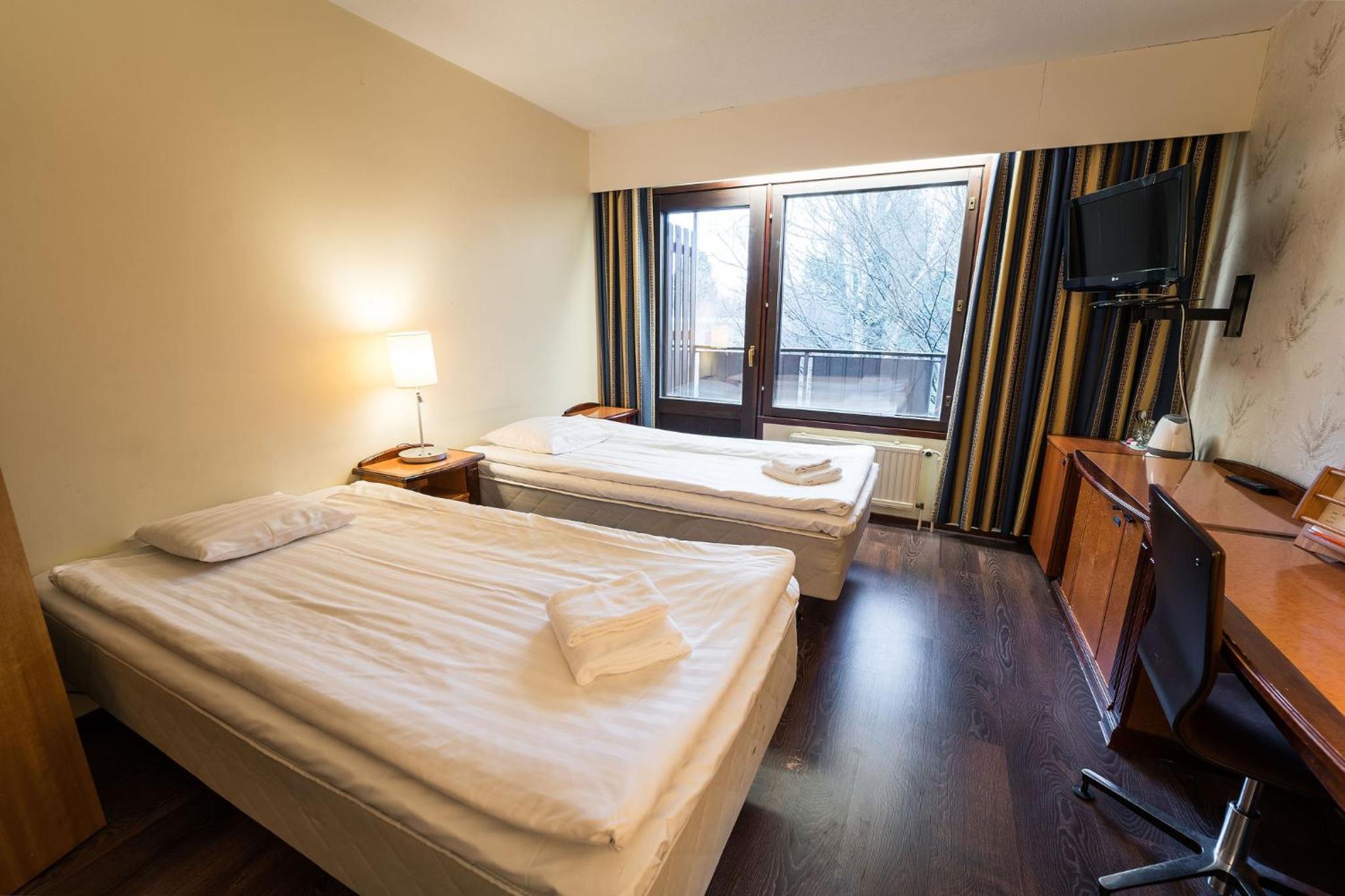 Standard Twin Room - Photo 3