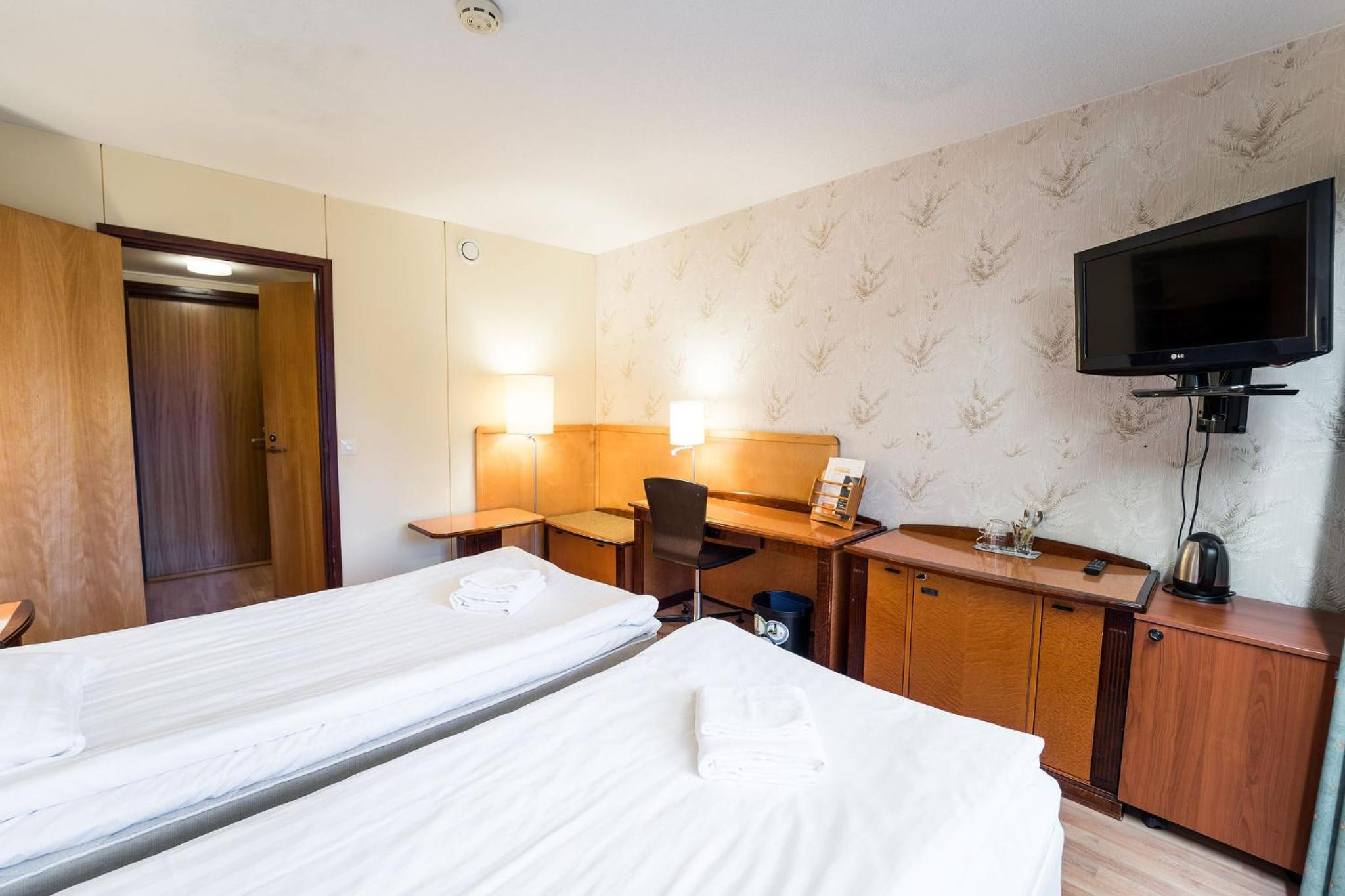 Budget Twin Room - Photo 14