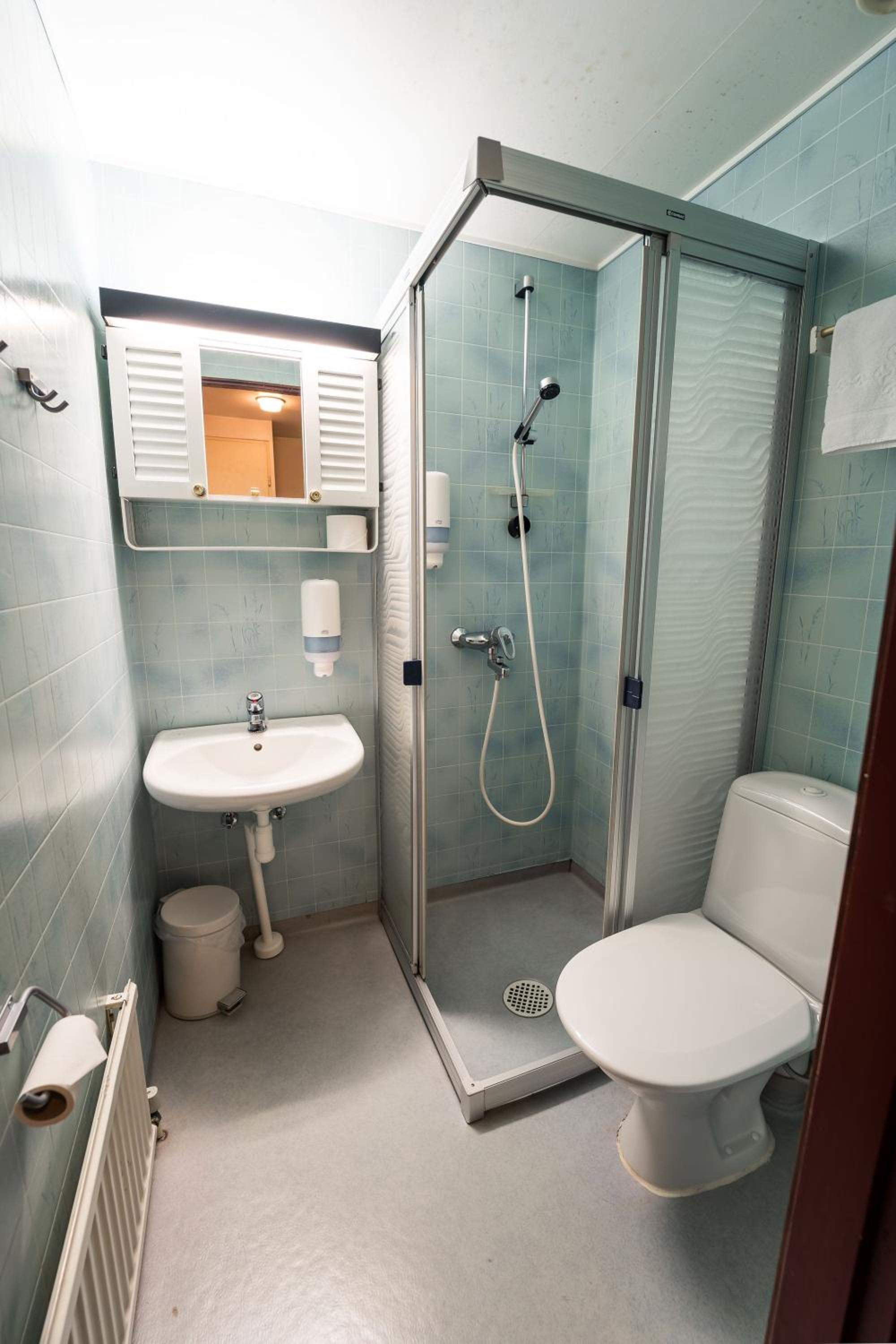Standard Twin Room - Photo 7