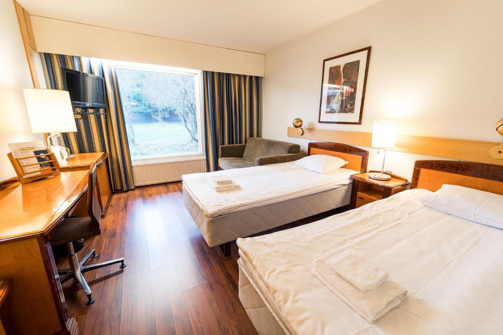 Standard Twin Room - Photo 8