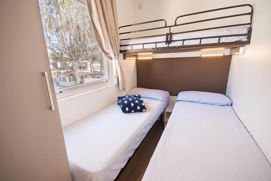 Mobile Home Deluxe - Photo 1