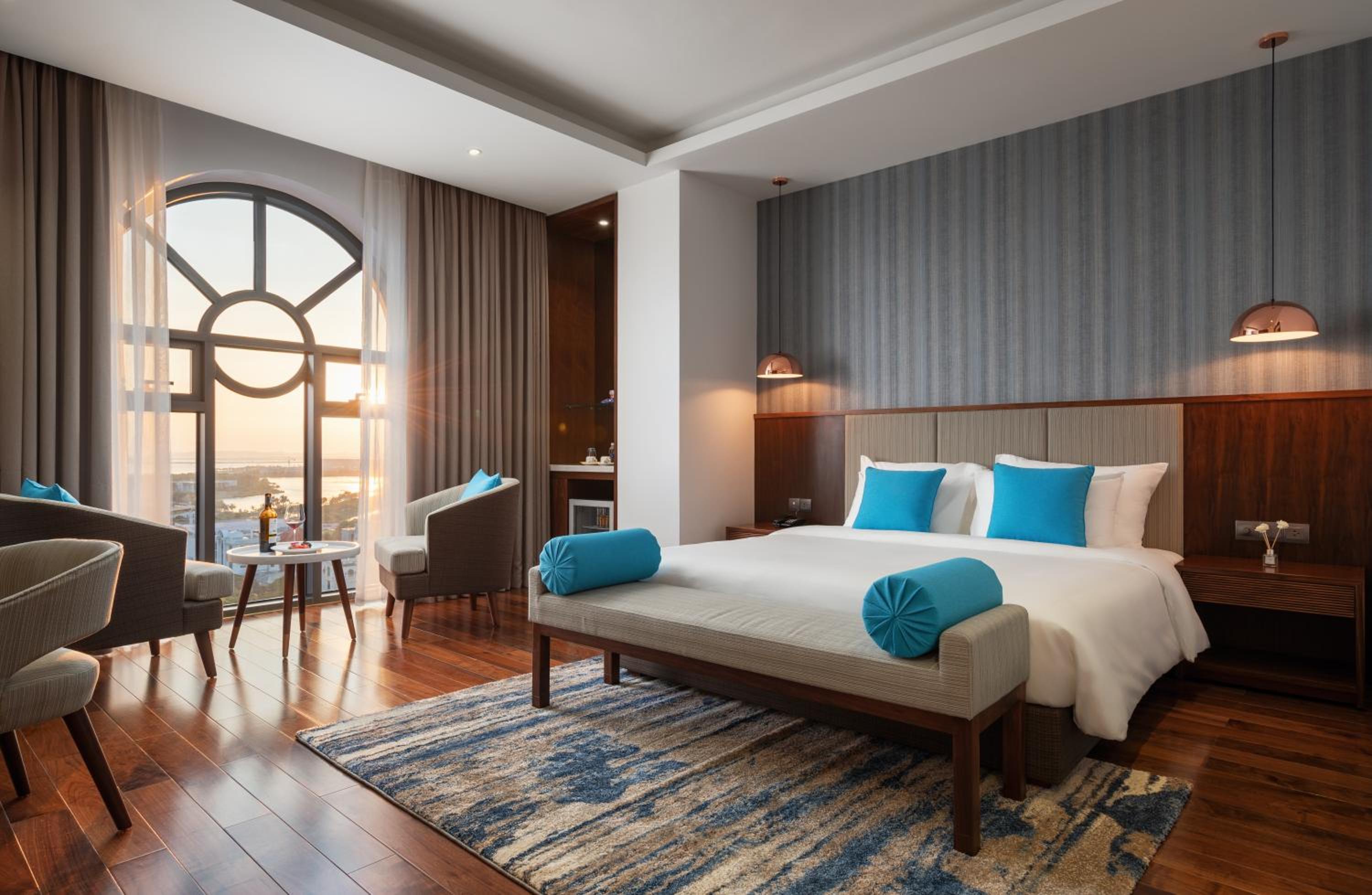 Premier Deluxe King Room - Photo 1