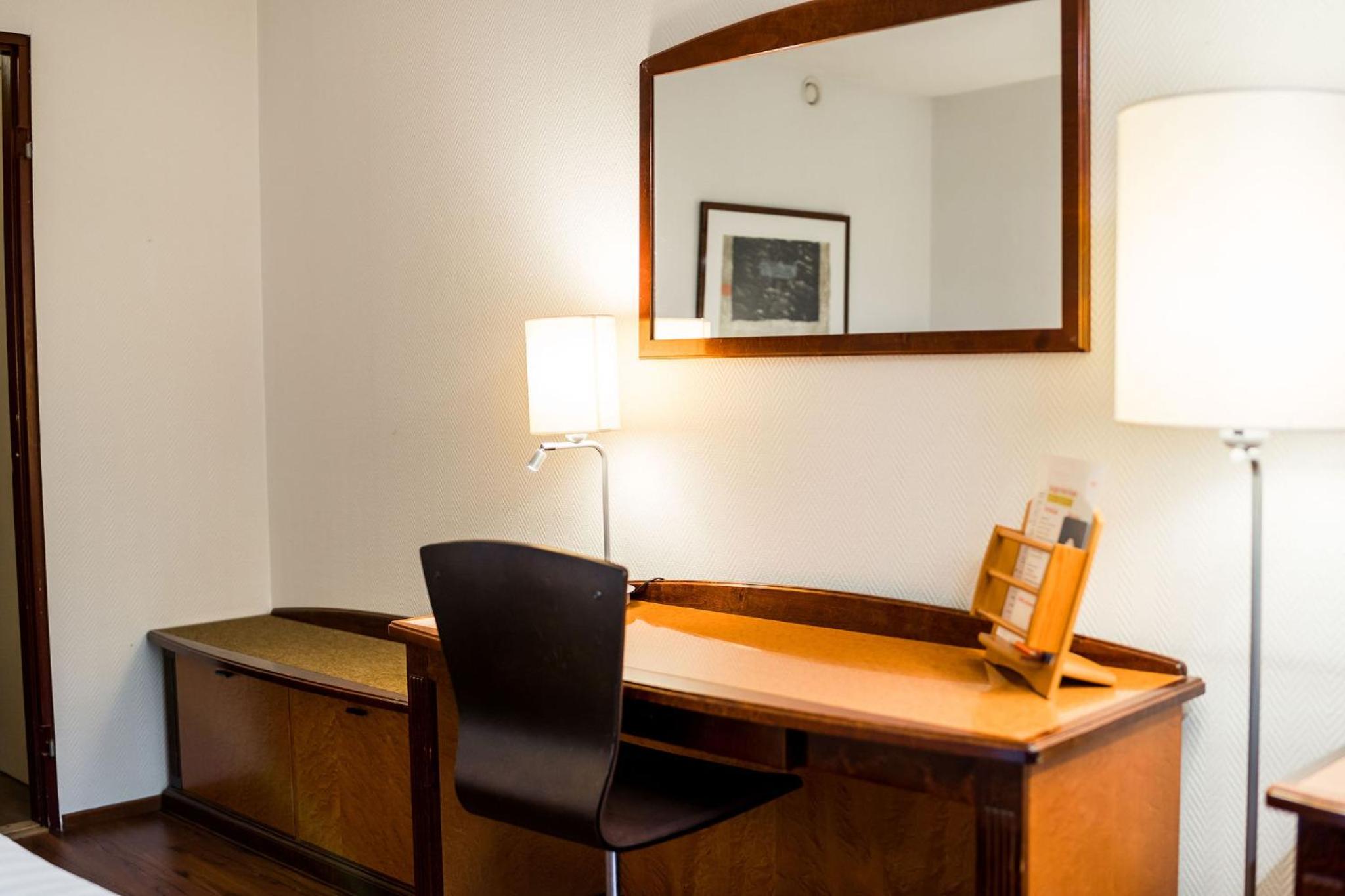 Standard Twin Room - Photo 11