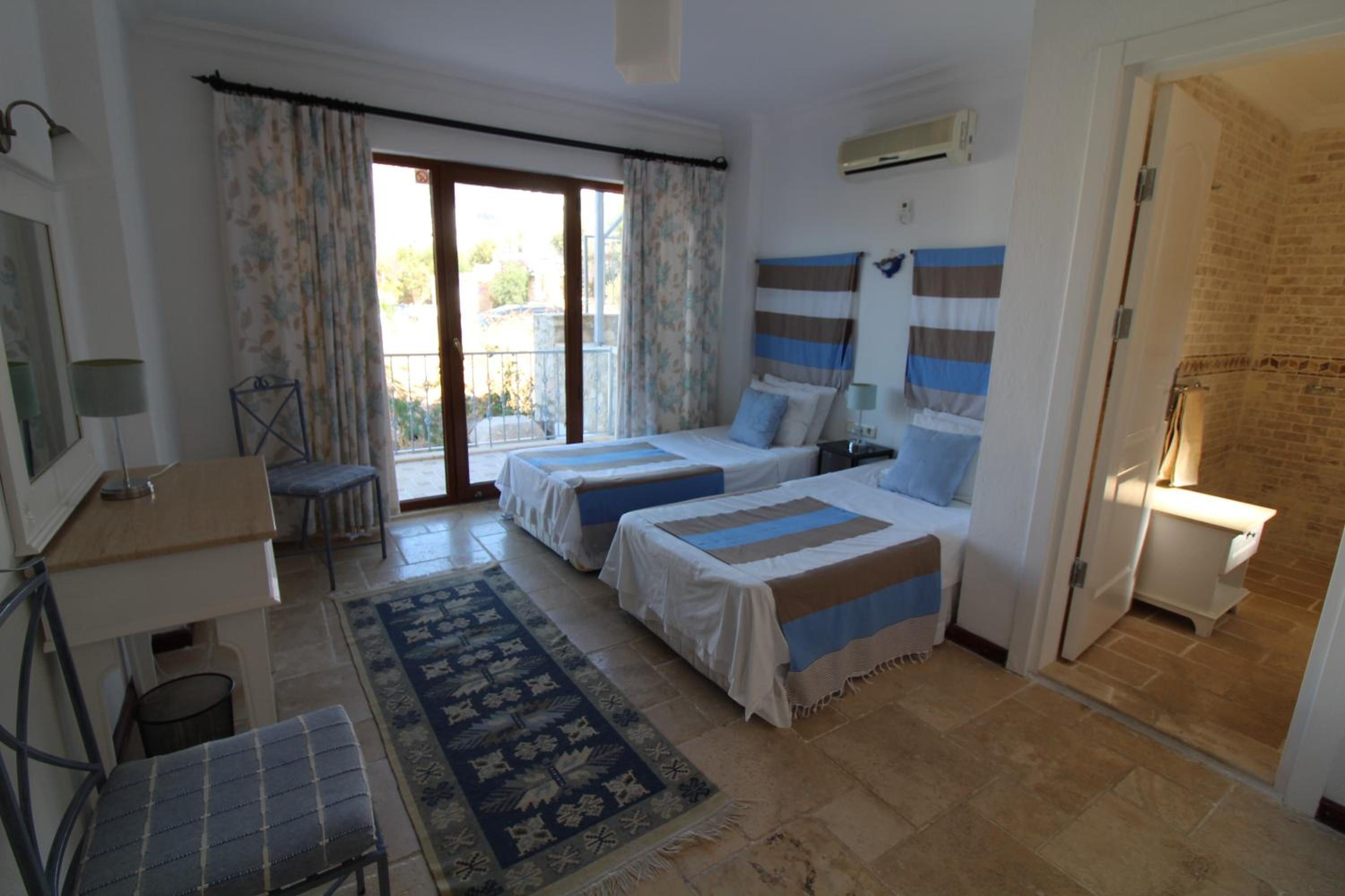Villa with Sea View - Photo 5