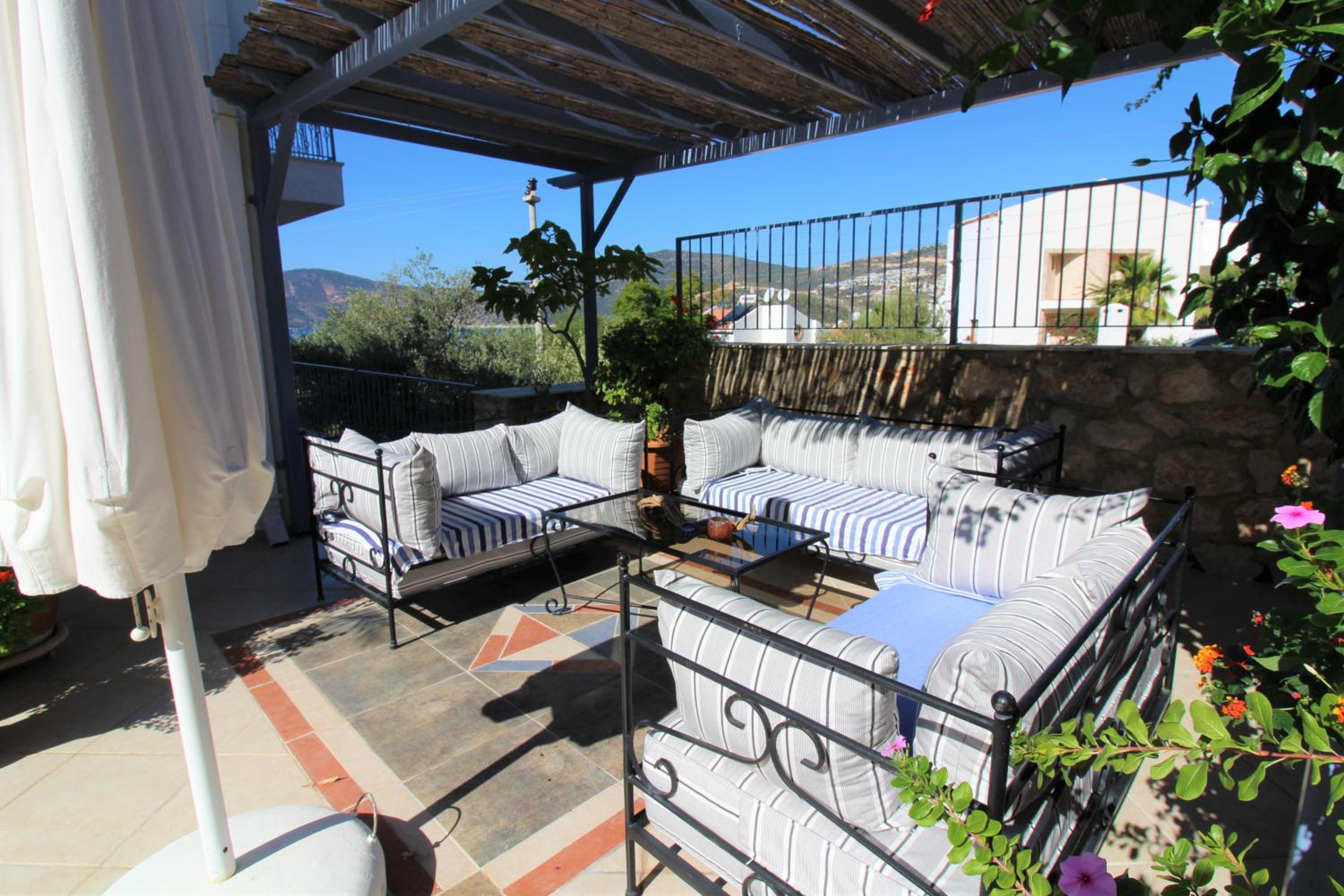 Villa with Sea View - Photo 7