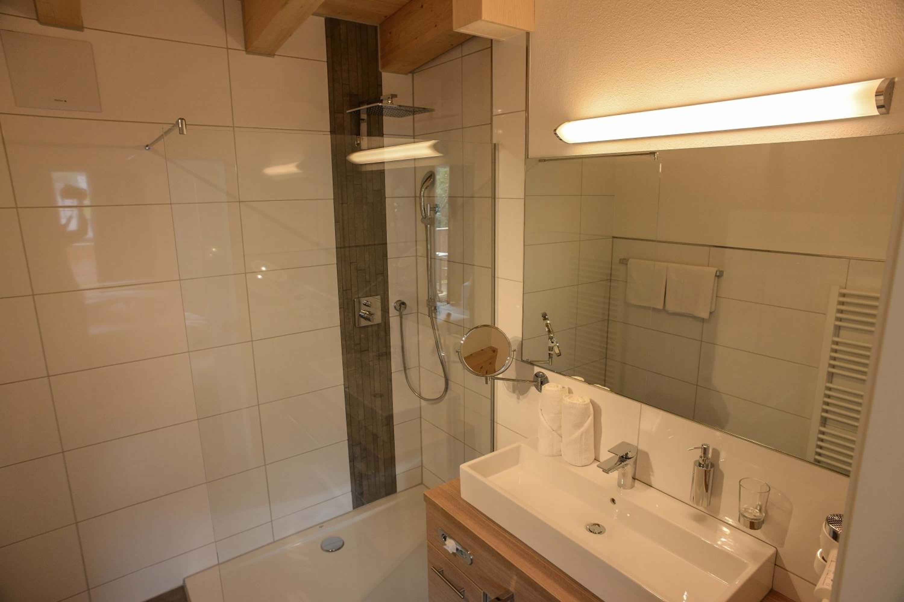 Studio Apartment - Second Floor photo 2