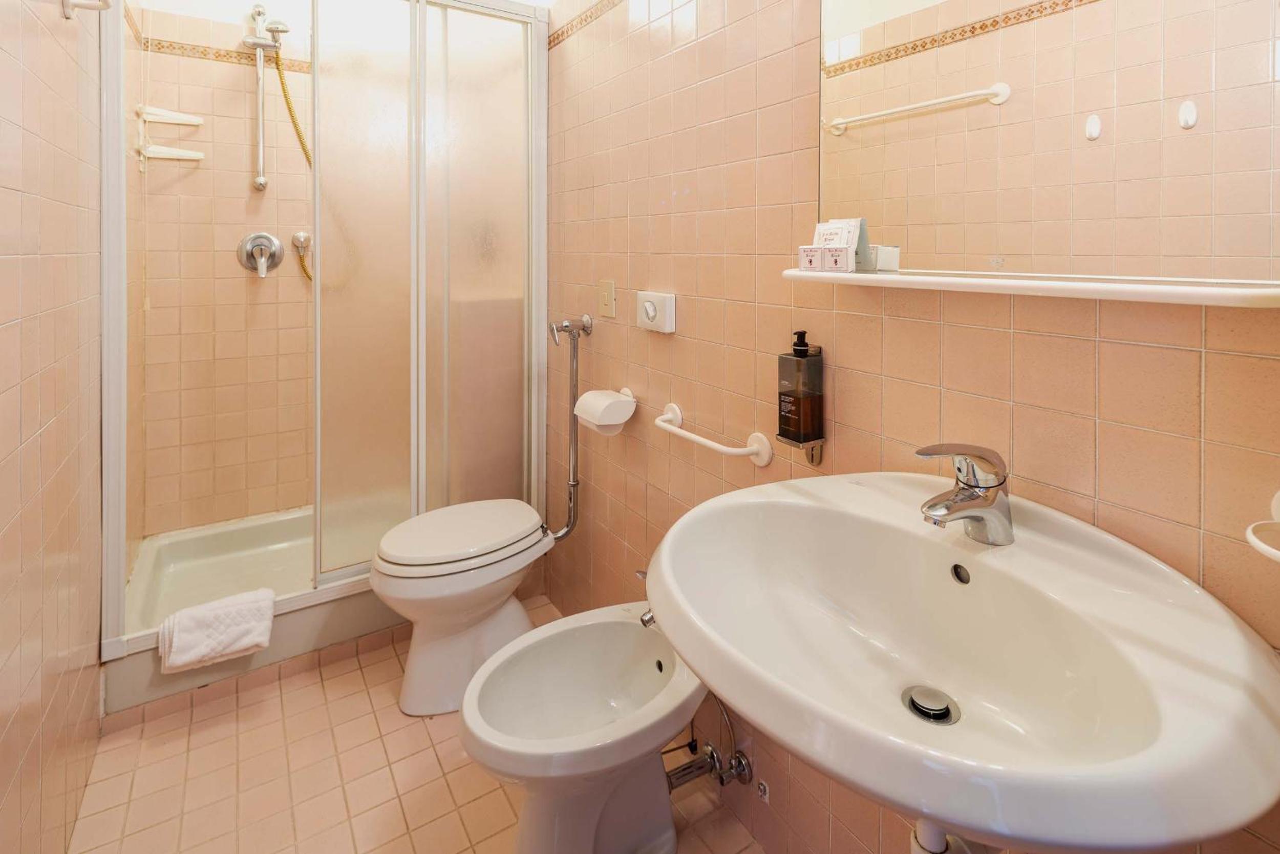 Economy Double or Twin Room photo 2