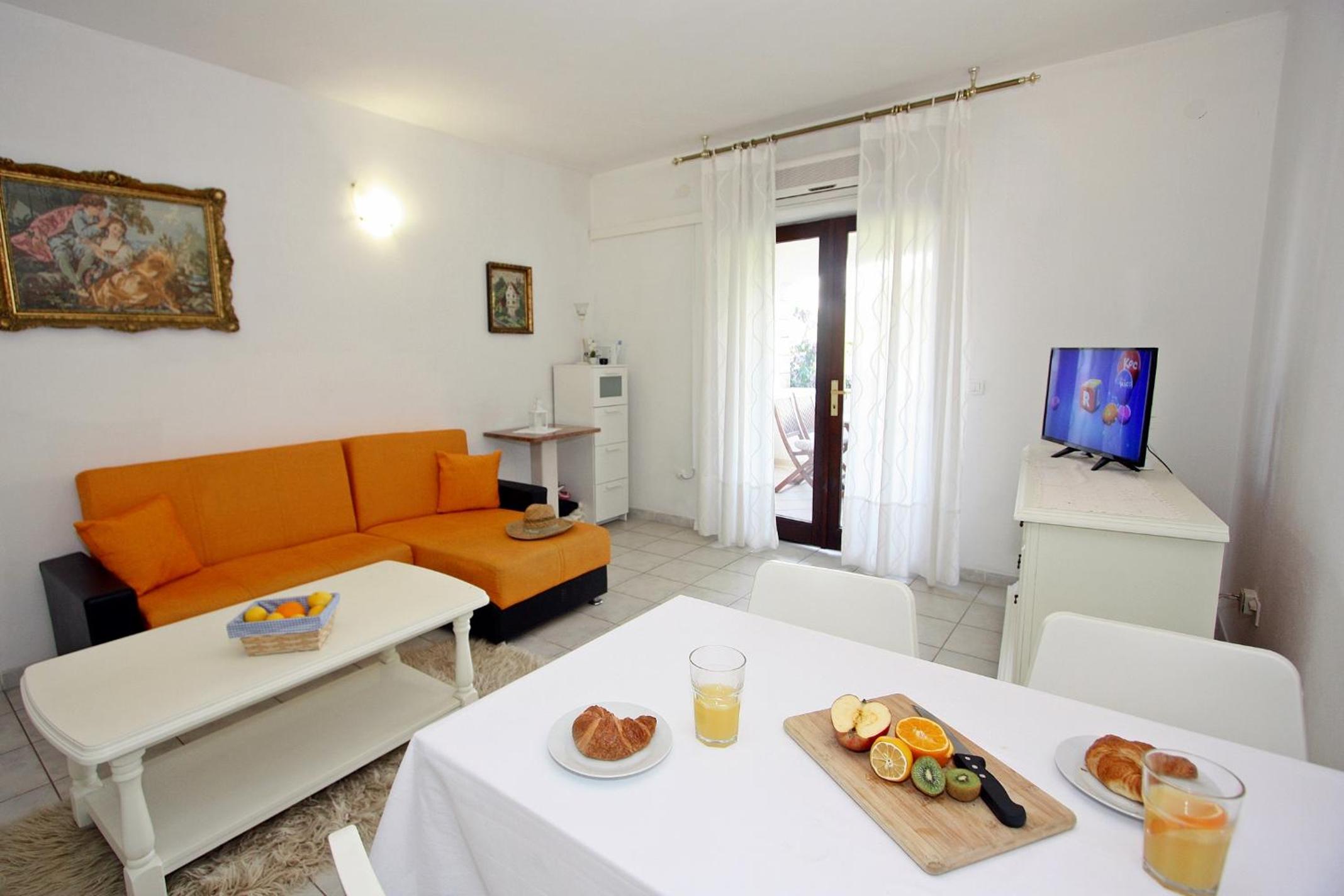 One-Bedroom Apartment with Terrace photo 1