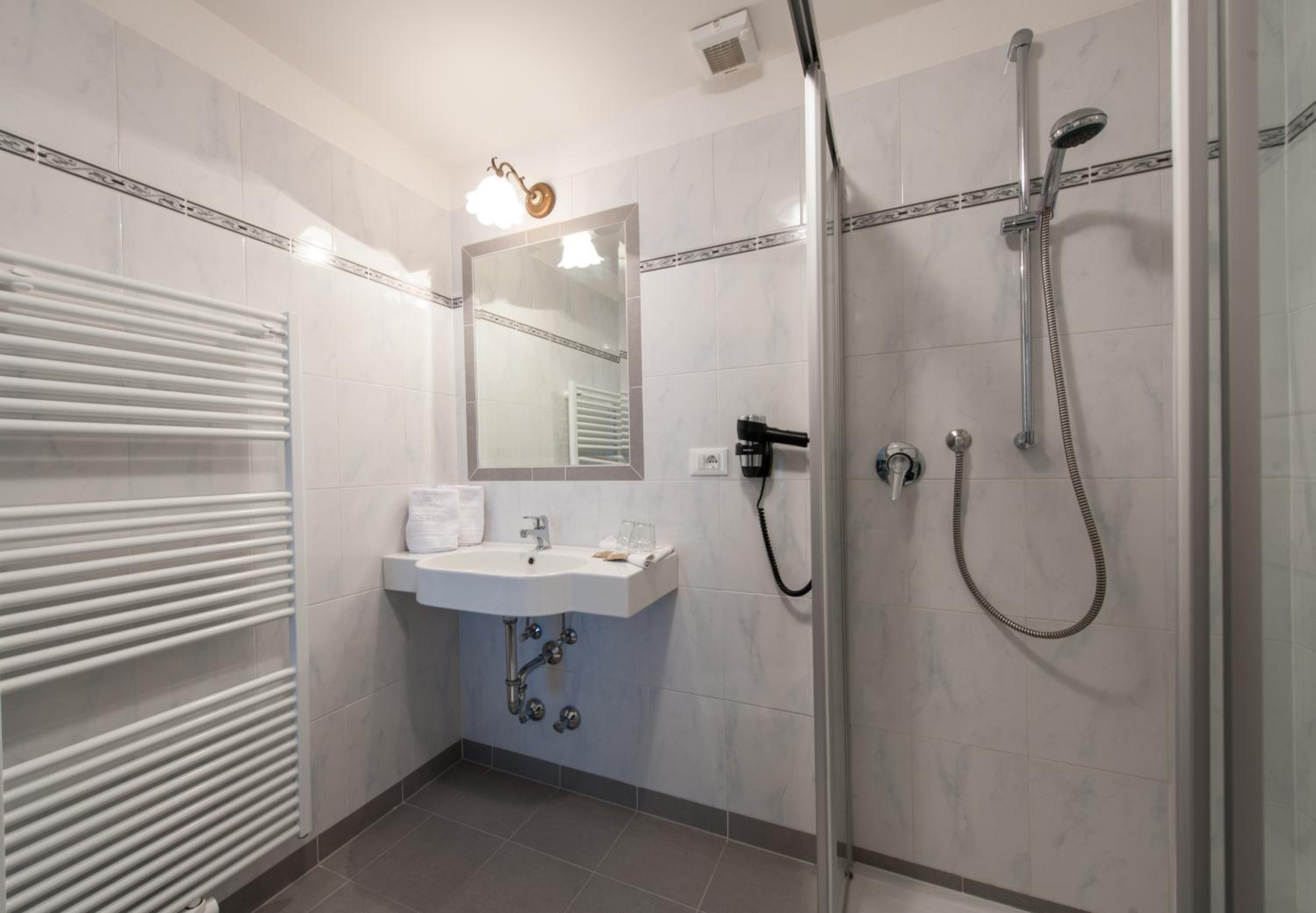 Small Double Room (main building) - Photo 3