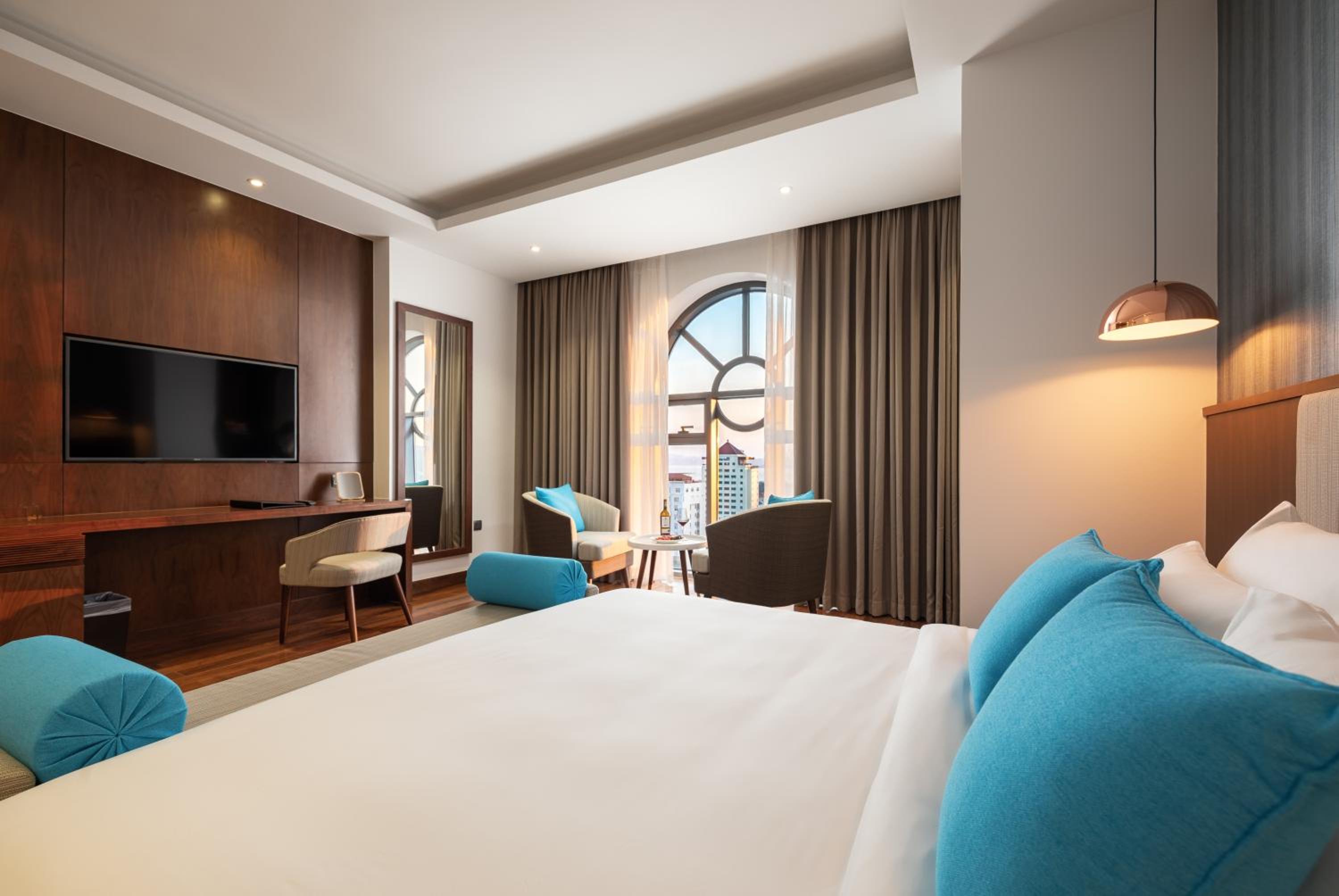 Premier Deluxe King Room - Photo 9
