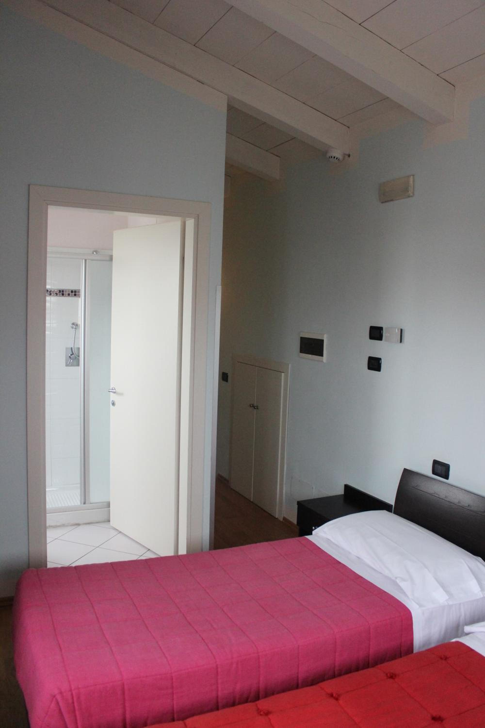 Double or Twin Room - Photo 10