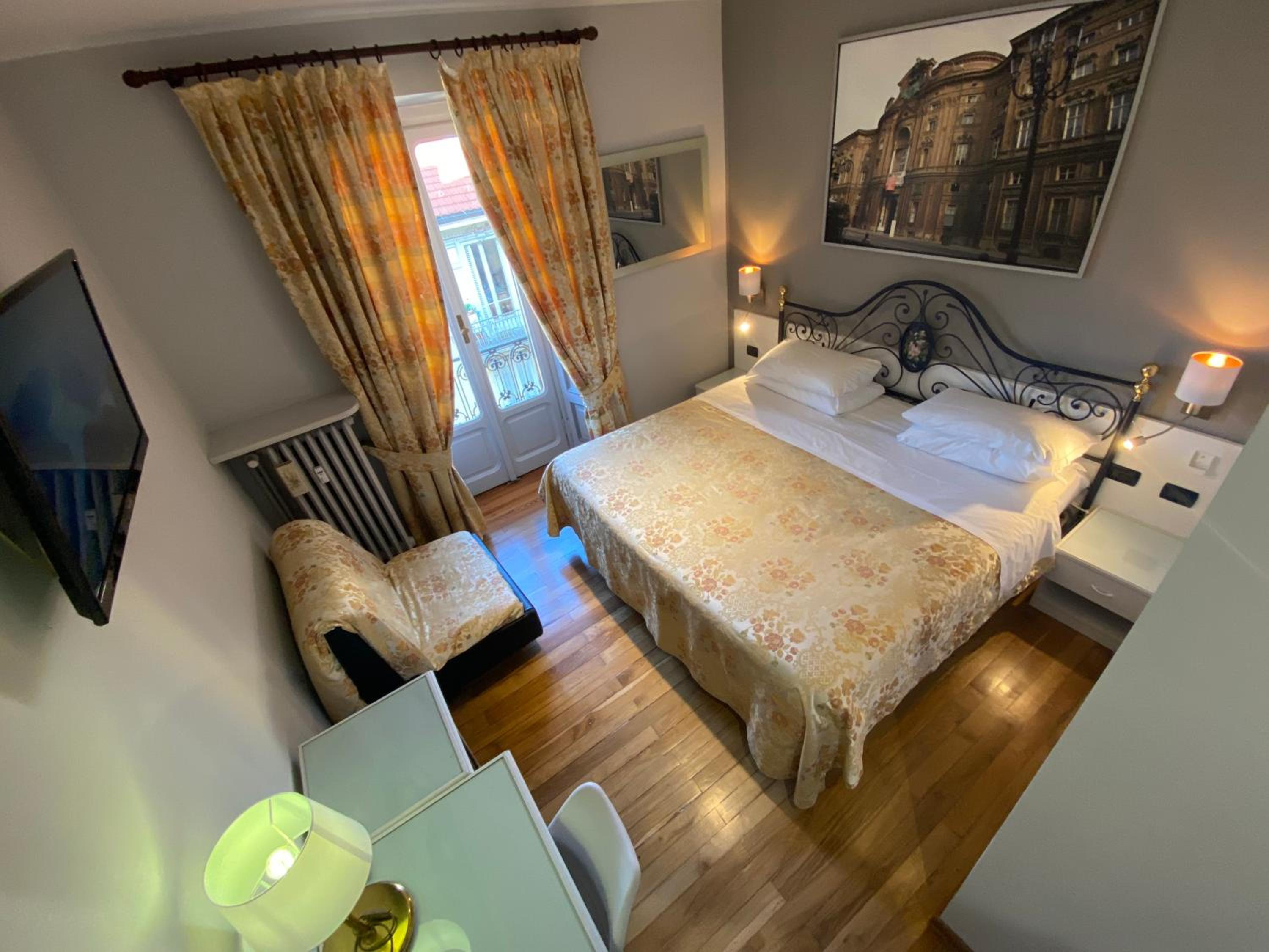 Double Room - Photo 3
