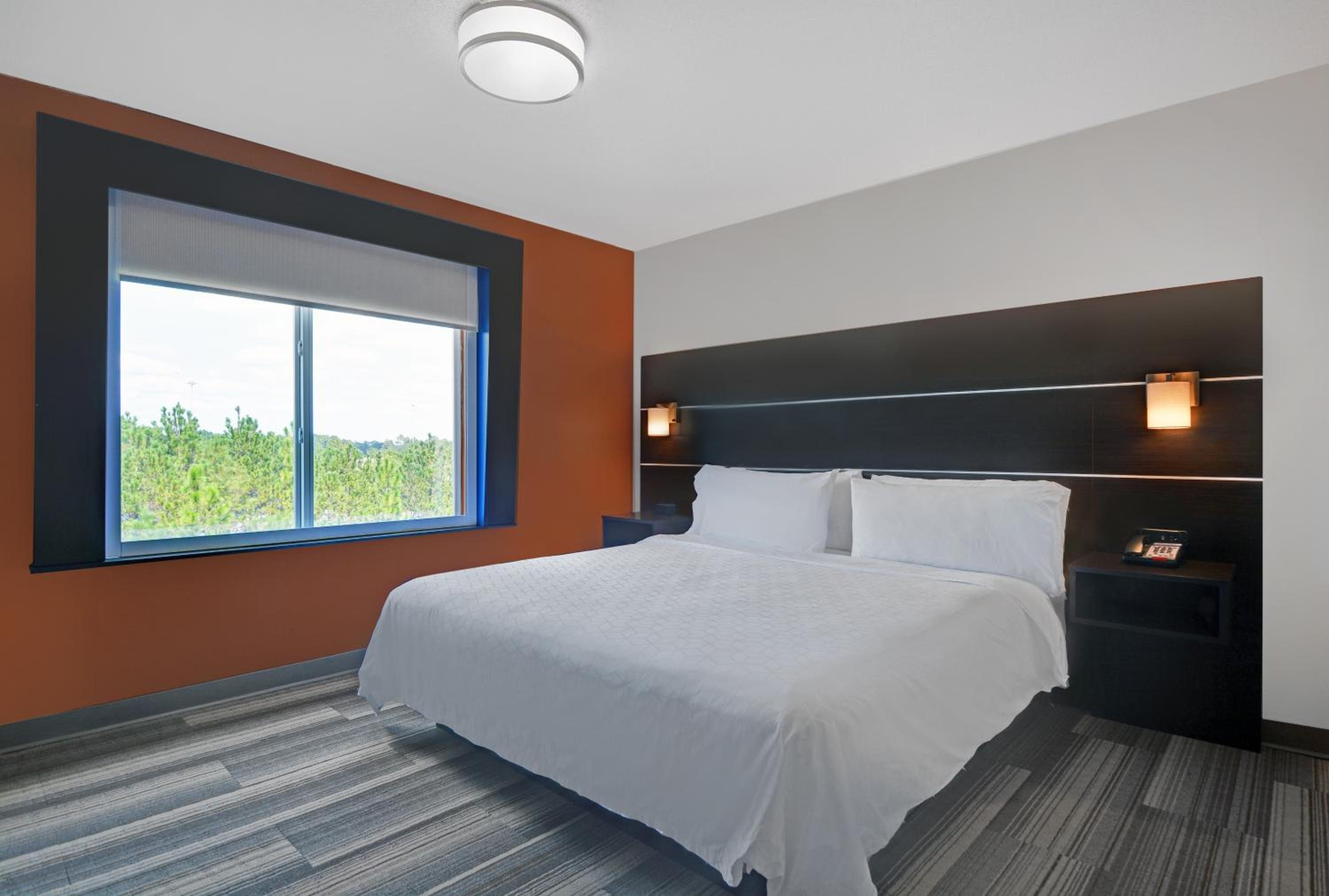 Standard King Room - Photo 3