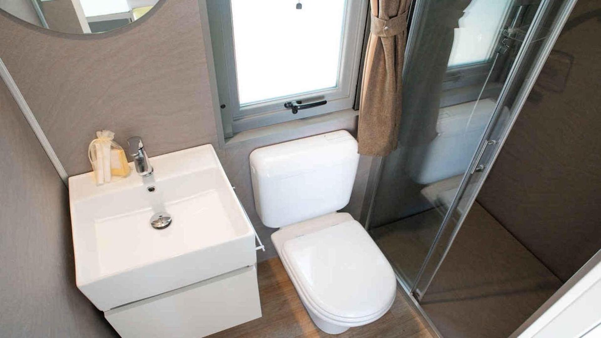 Superior Three-Bedroom Cottage photo 2