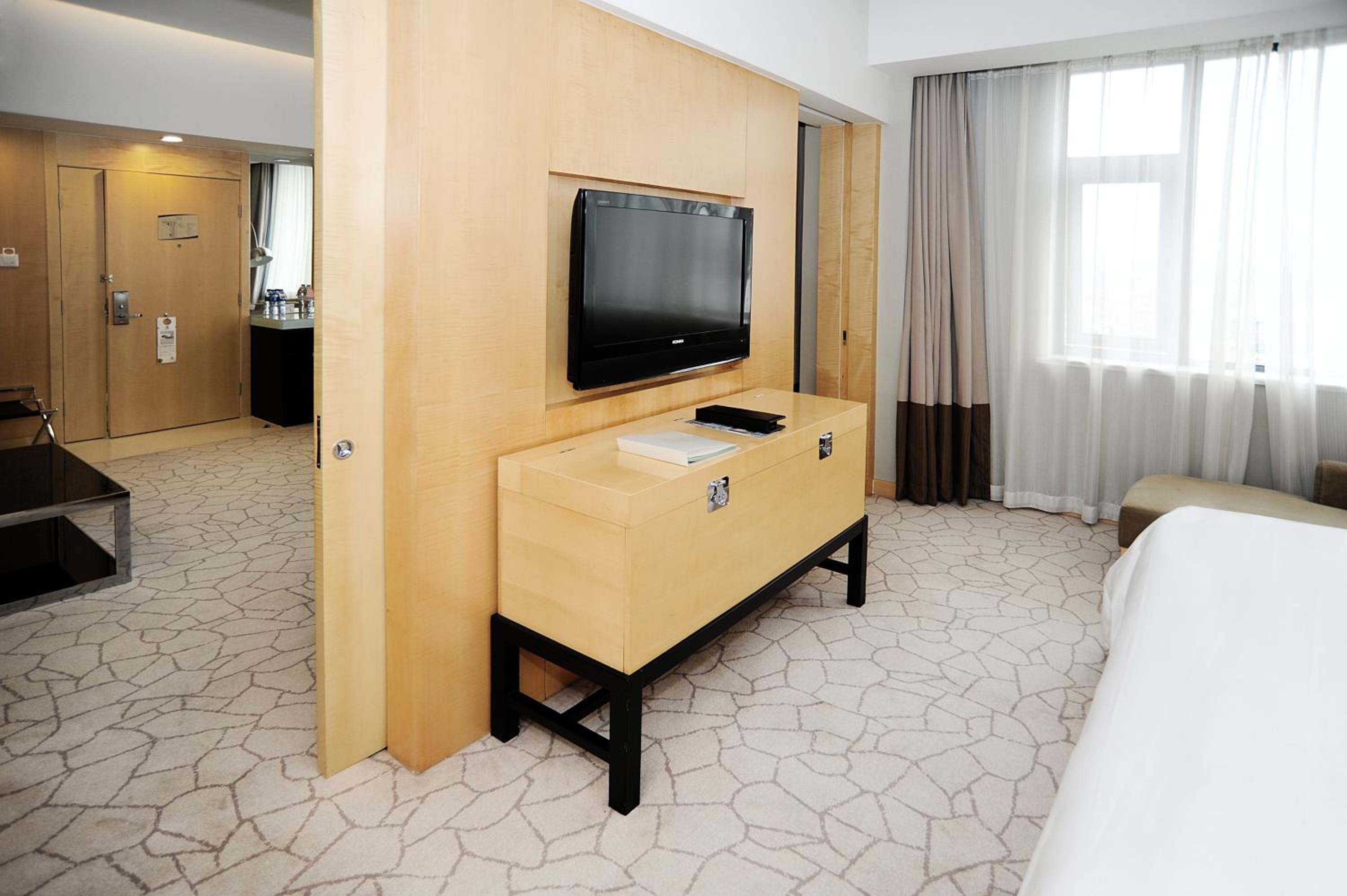 One-Bedroom Suite Lounge Access - Photo 4