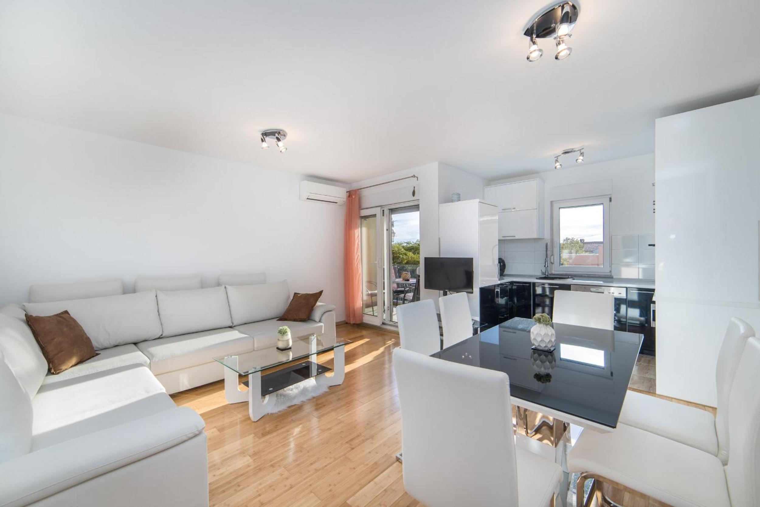 Two bedroom apartment with Sea view