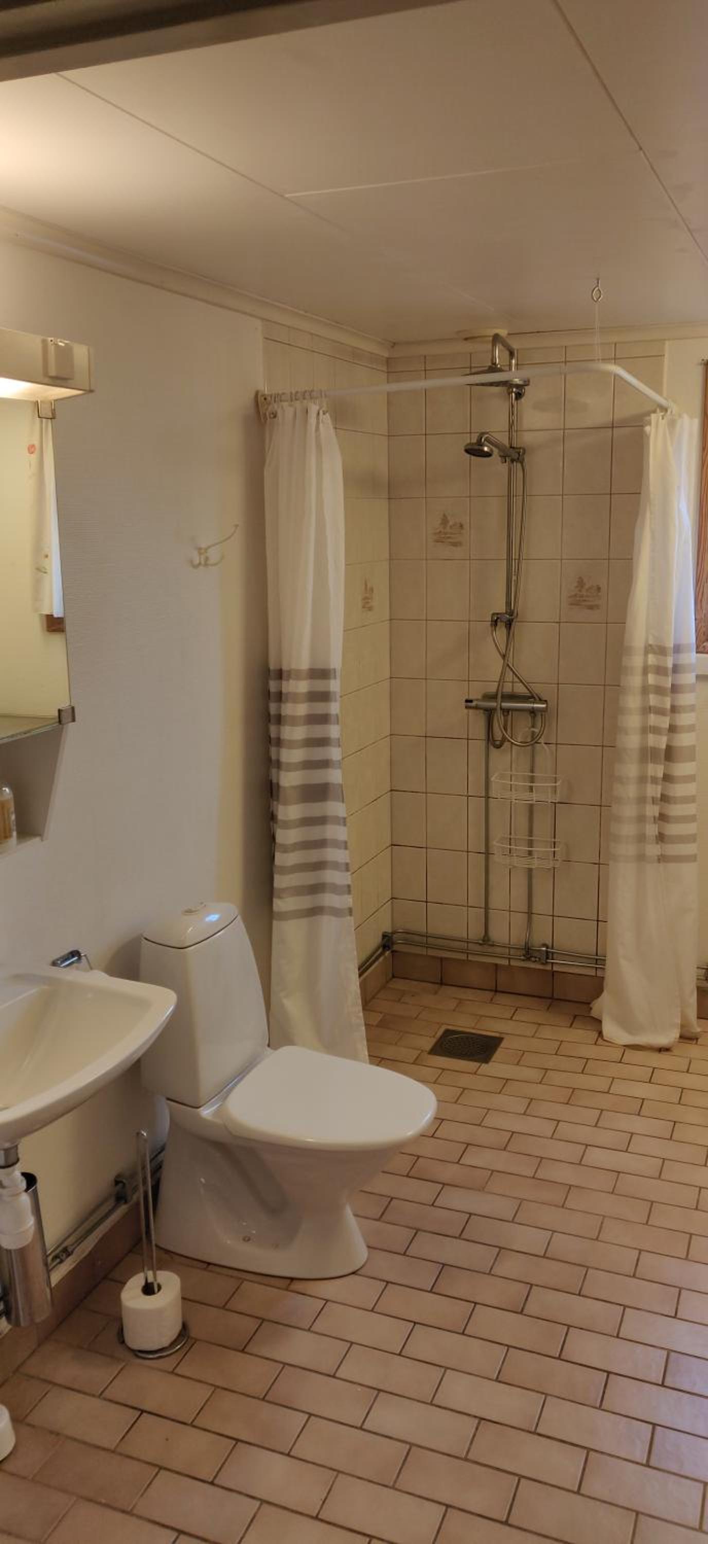 Three-Bedroom Villa - Photo 31