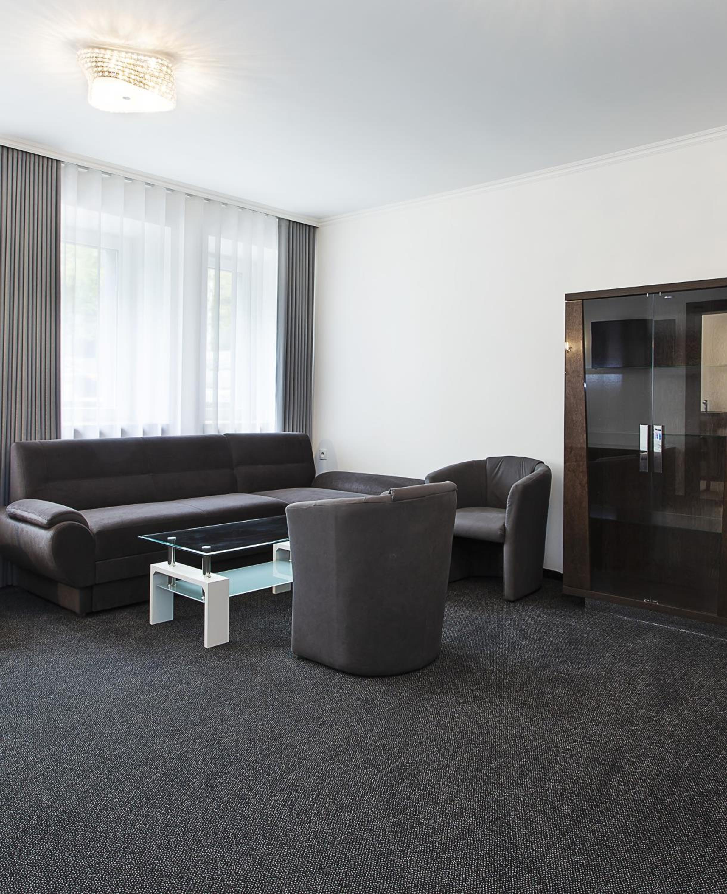 Studio Apartment - Photo 3