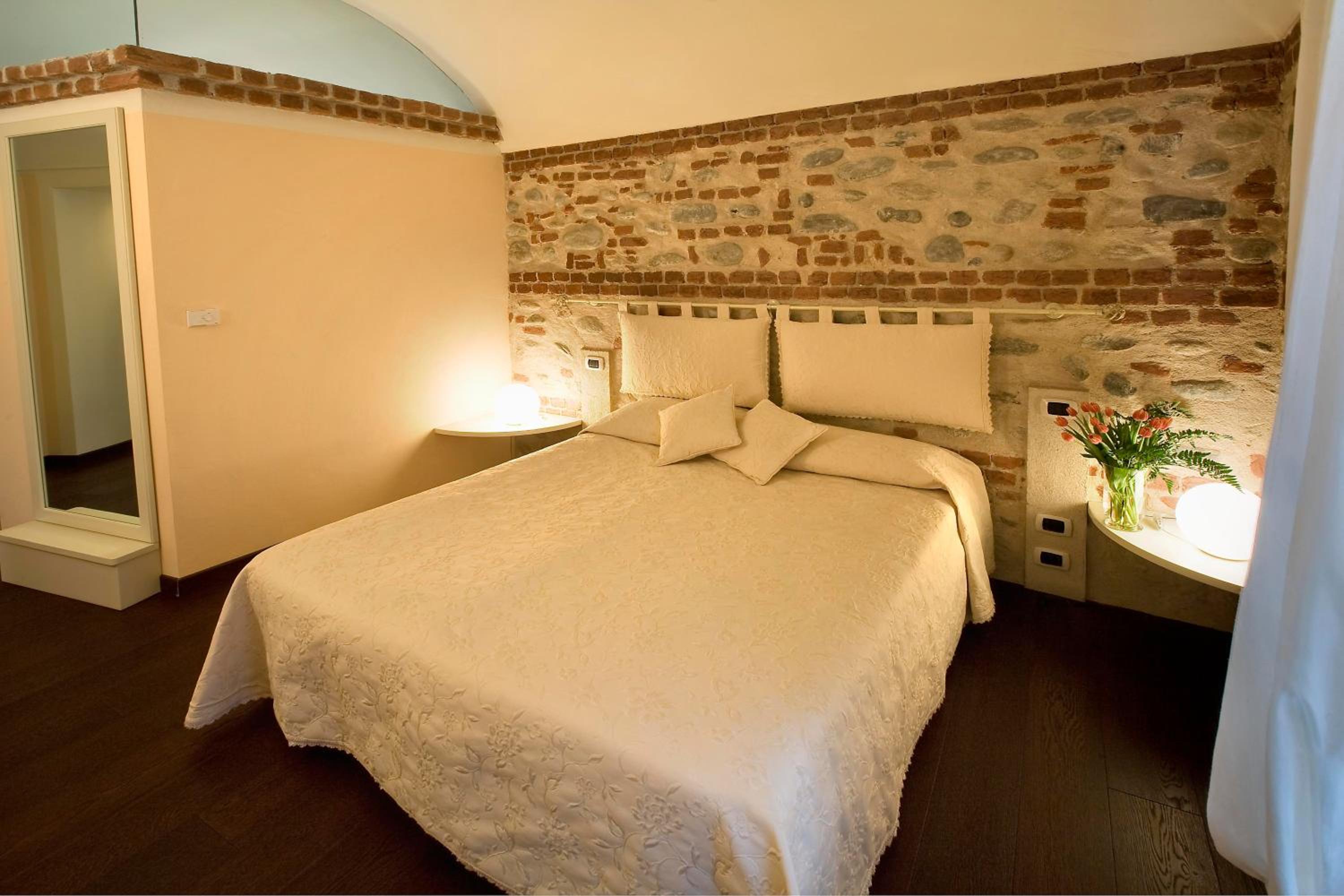 Double Room - Photo 3