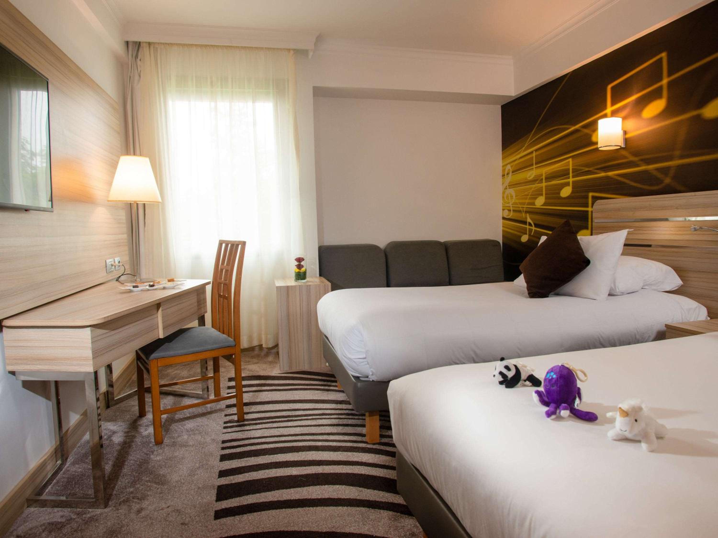 Standard Twin Room with Sofa thumbnail 6