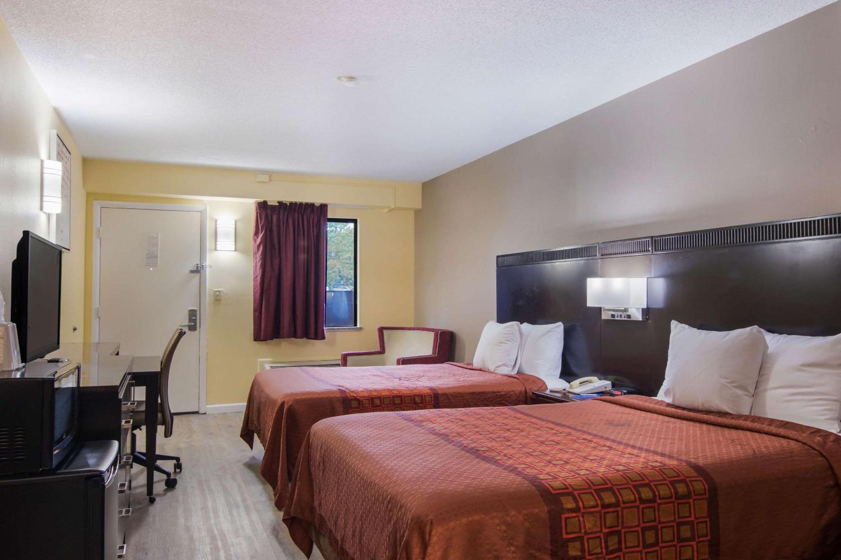 Double Room with Two Double Beds - Non-Smoking - Photo 2