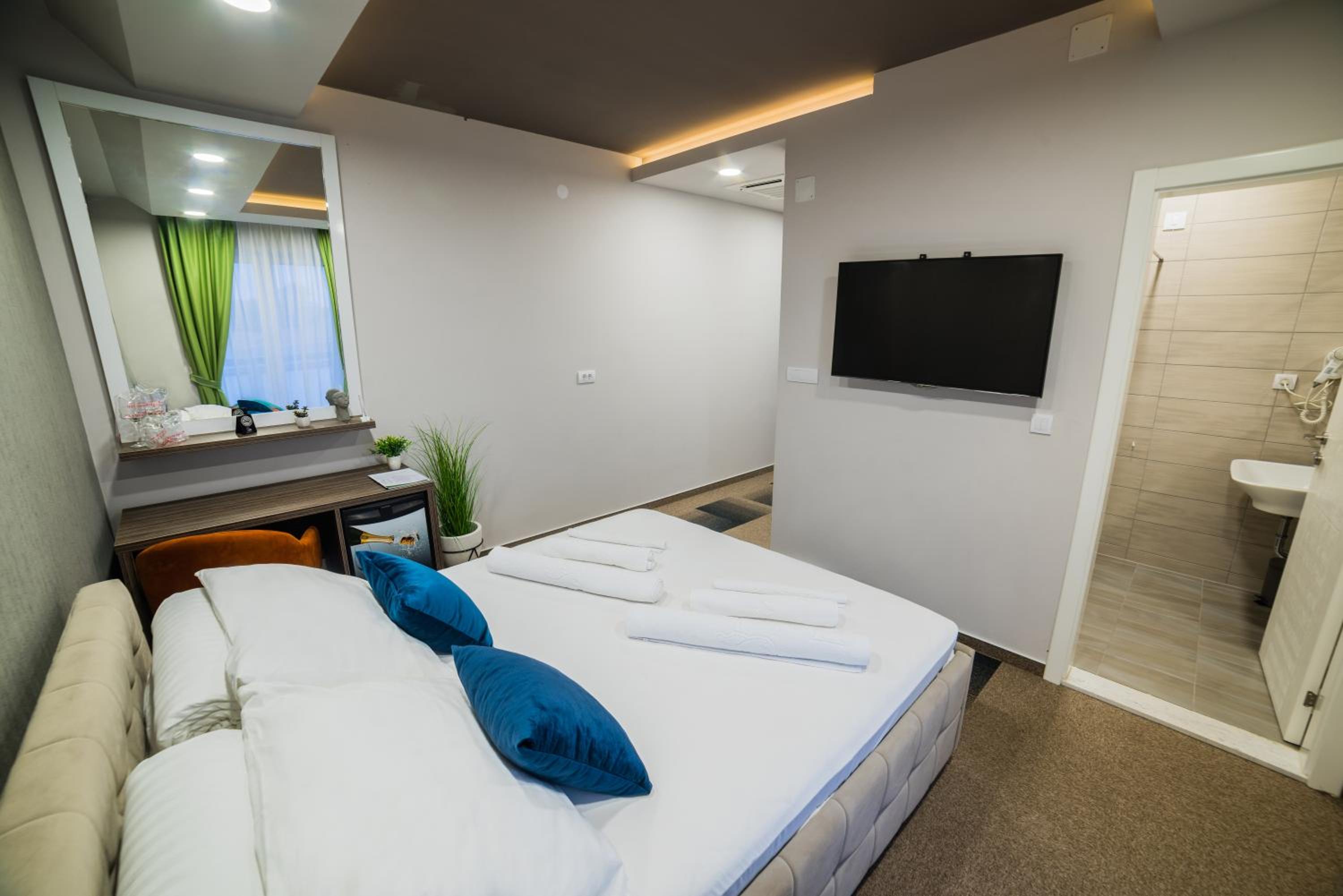 Double or Twin Room - Photo 2