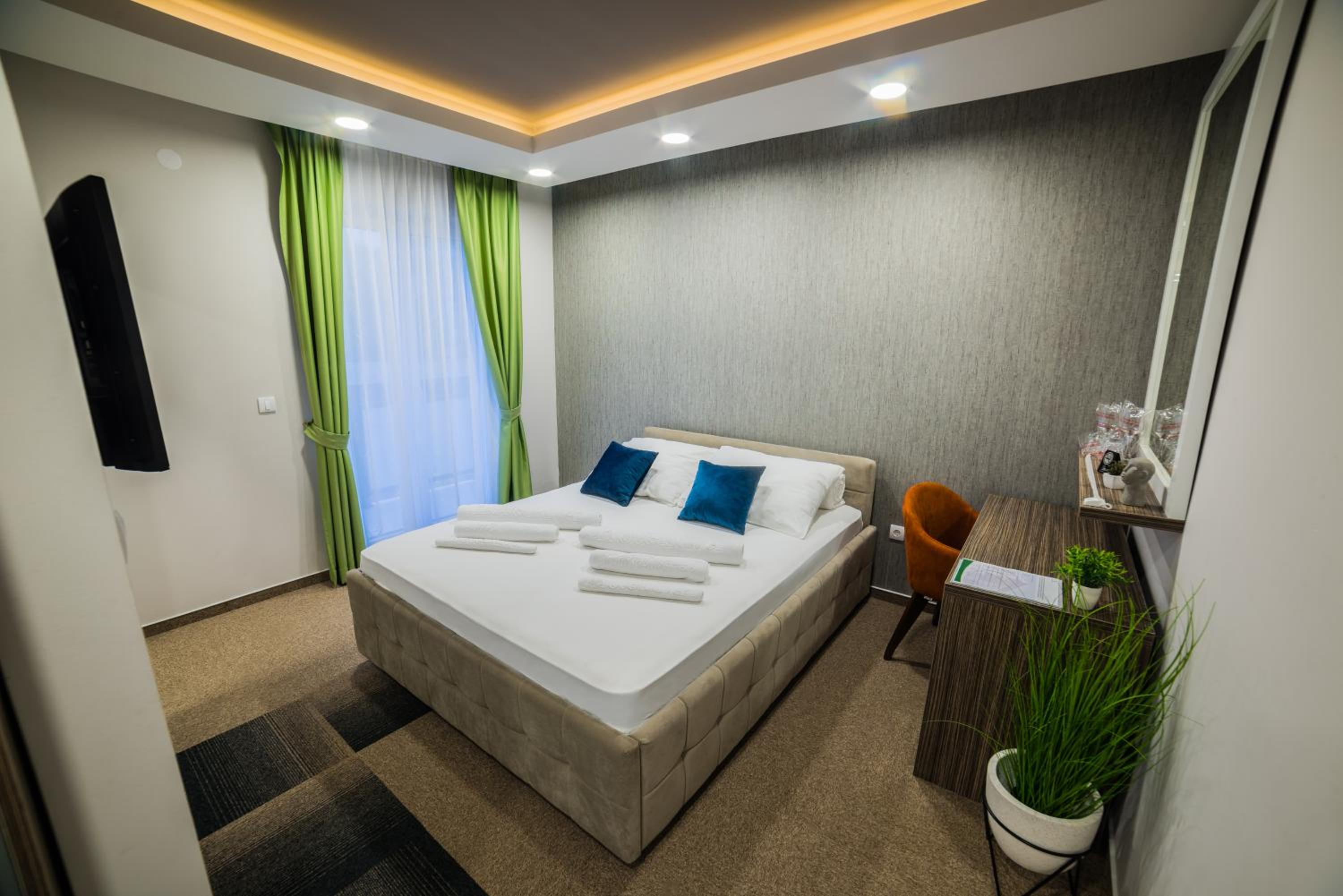 Double or Twin Room - Photo 3