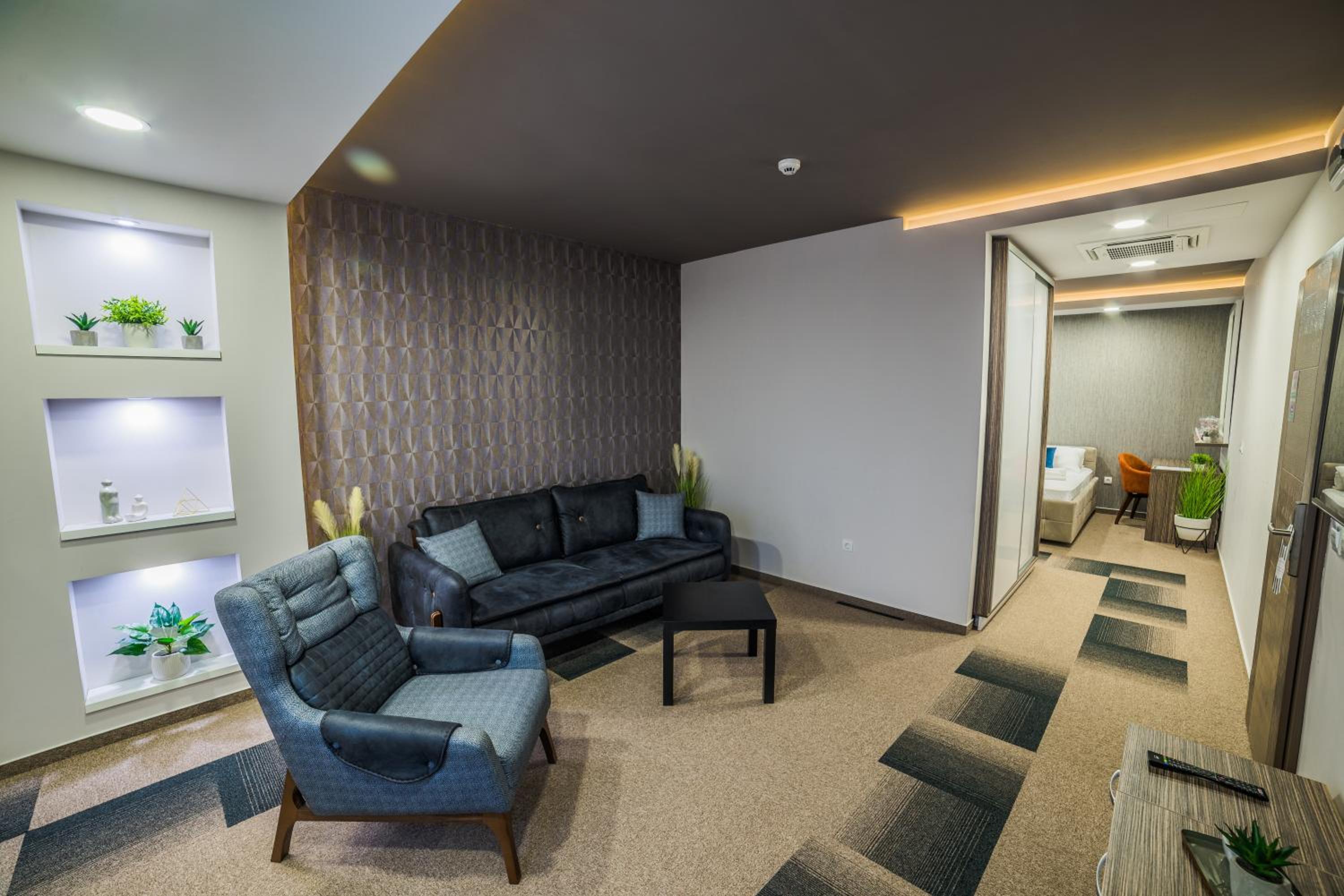 King Suite - Photo 6