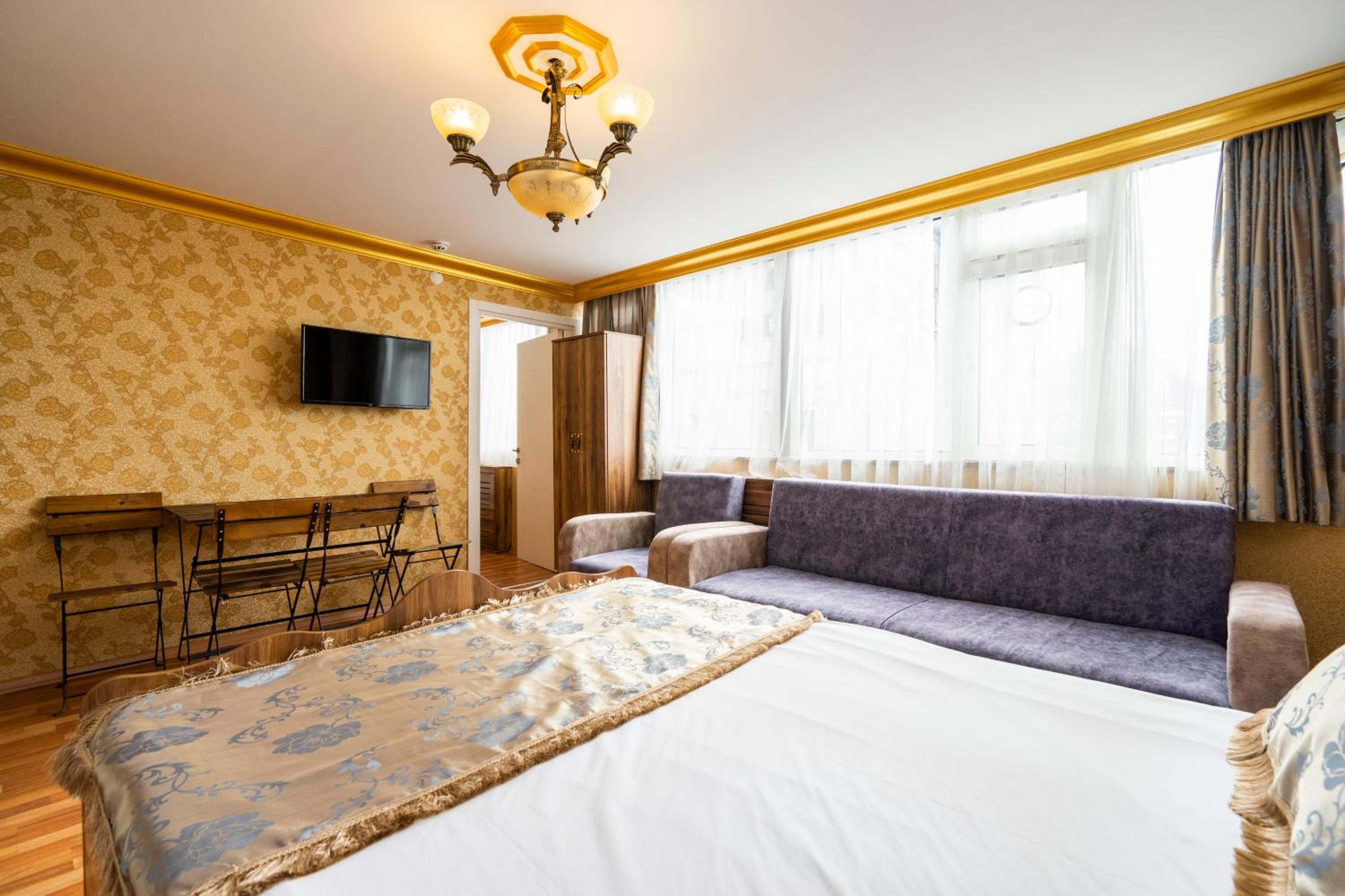 Deluxe Triple Room photo 2