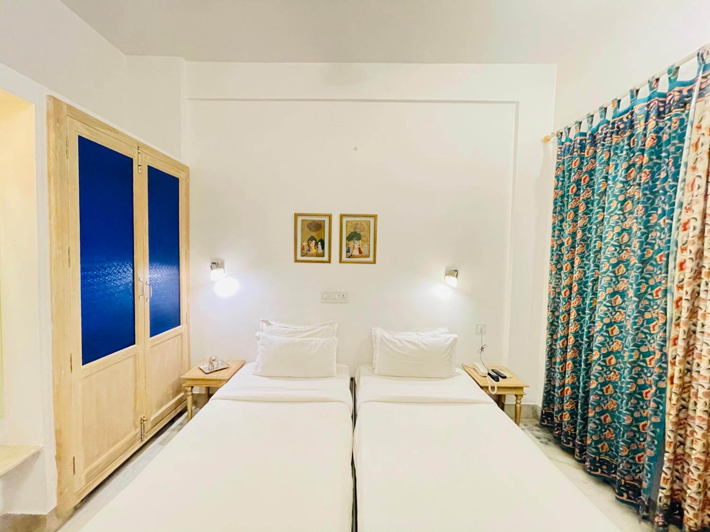 Standard Double or Twin Room - Photo 13