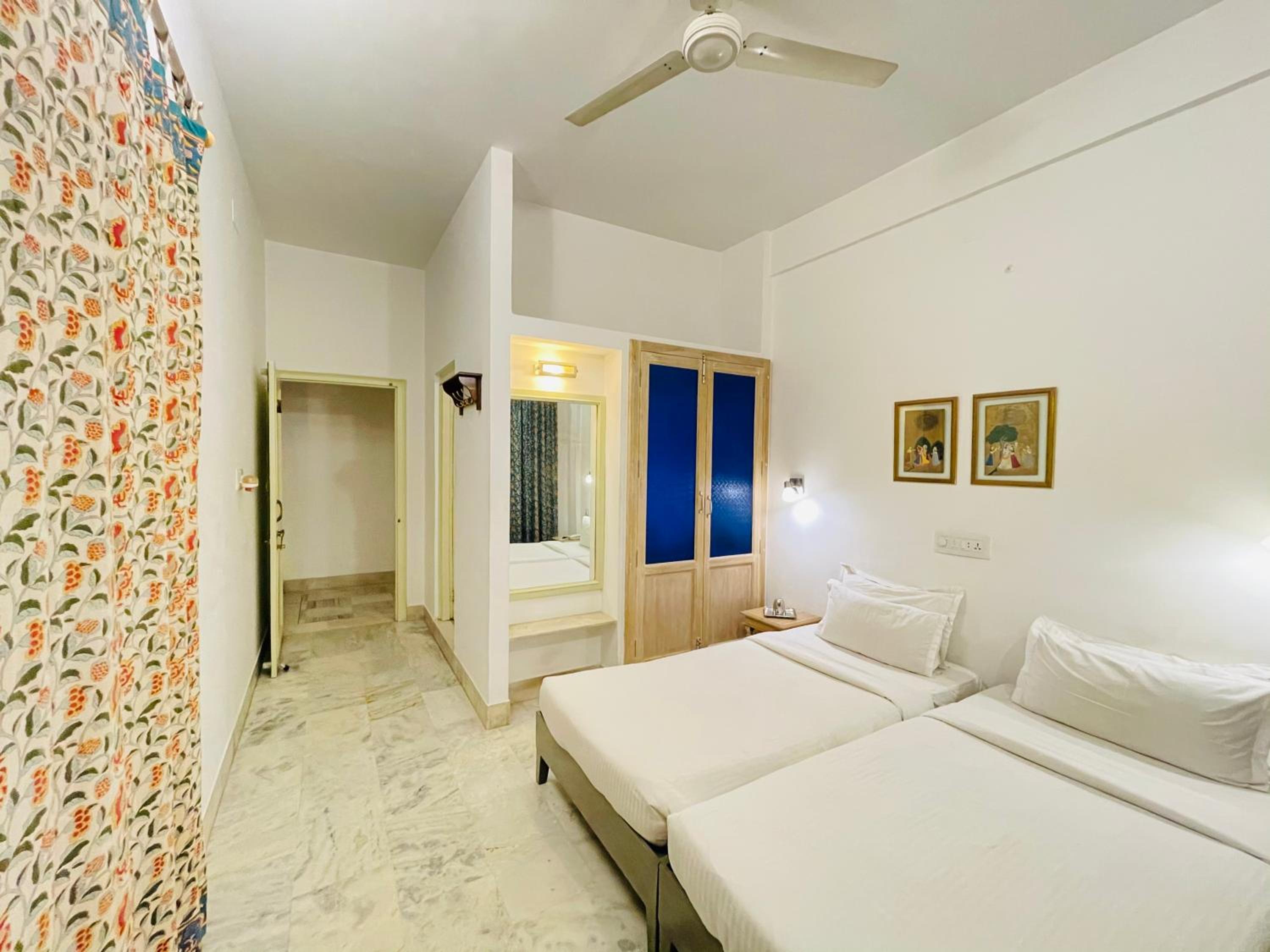 Standard Double or Twin Room - Photo 12