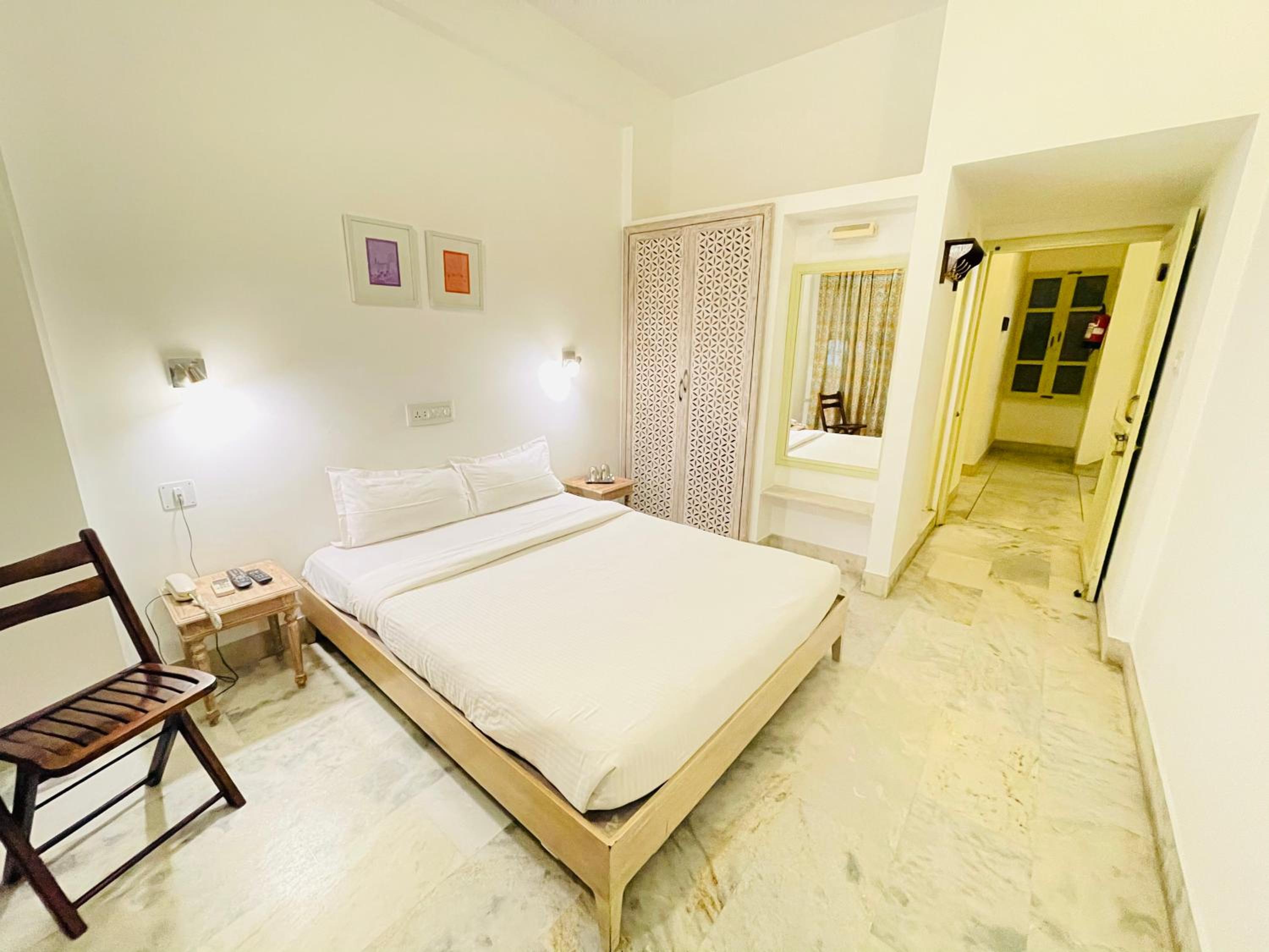 Standard Double or Twin Room - Photo 11