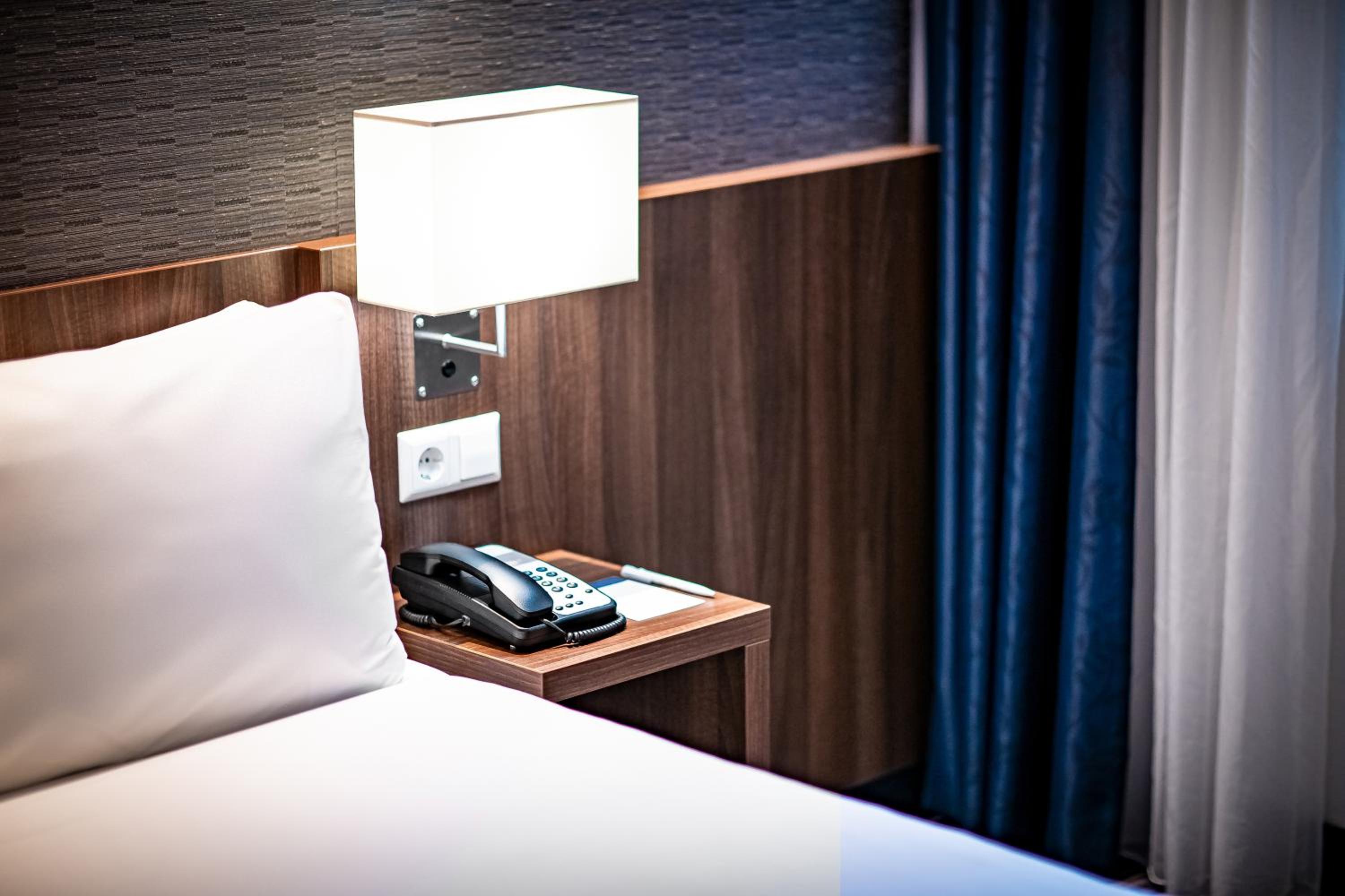 Standard Double Room - High Floor photo 3