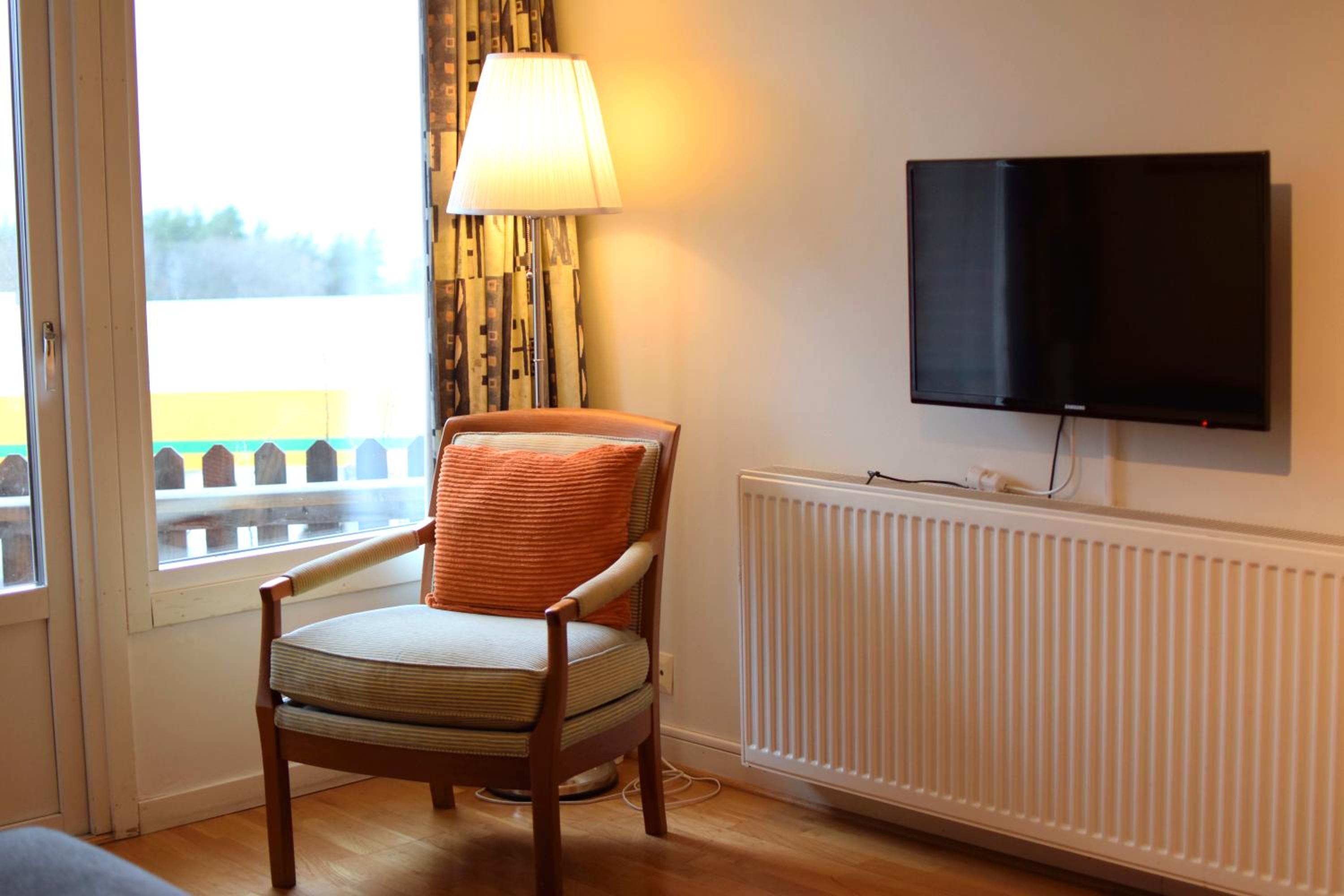 Standard Family Room - Photo 13