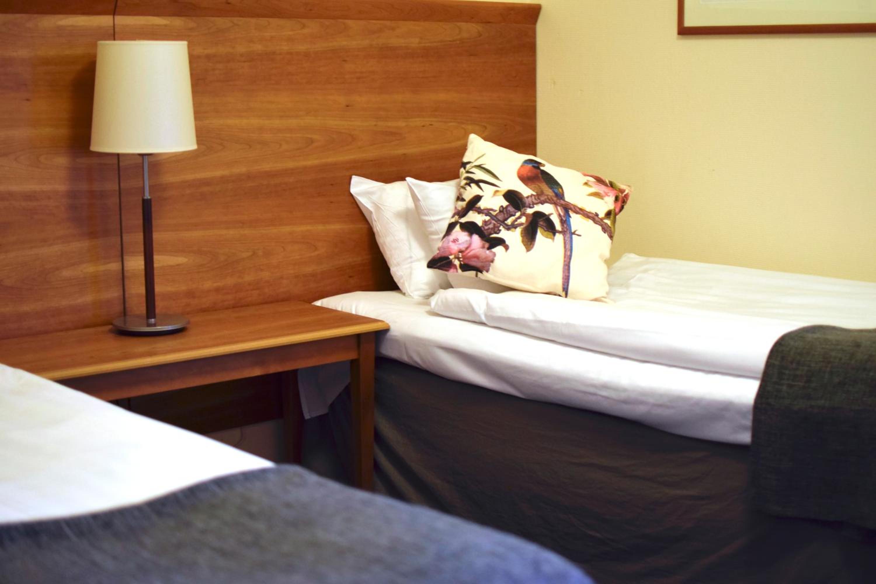 Hotel Room - Photo 1