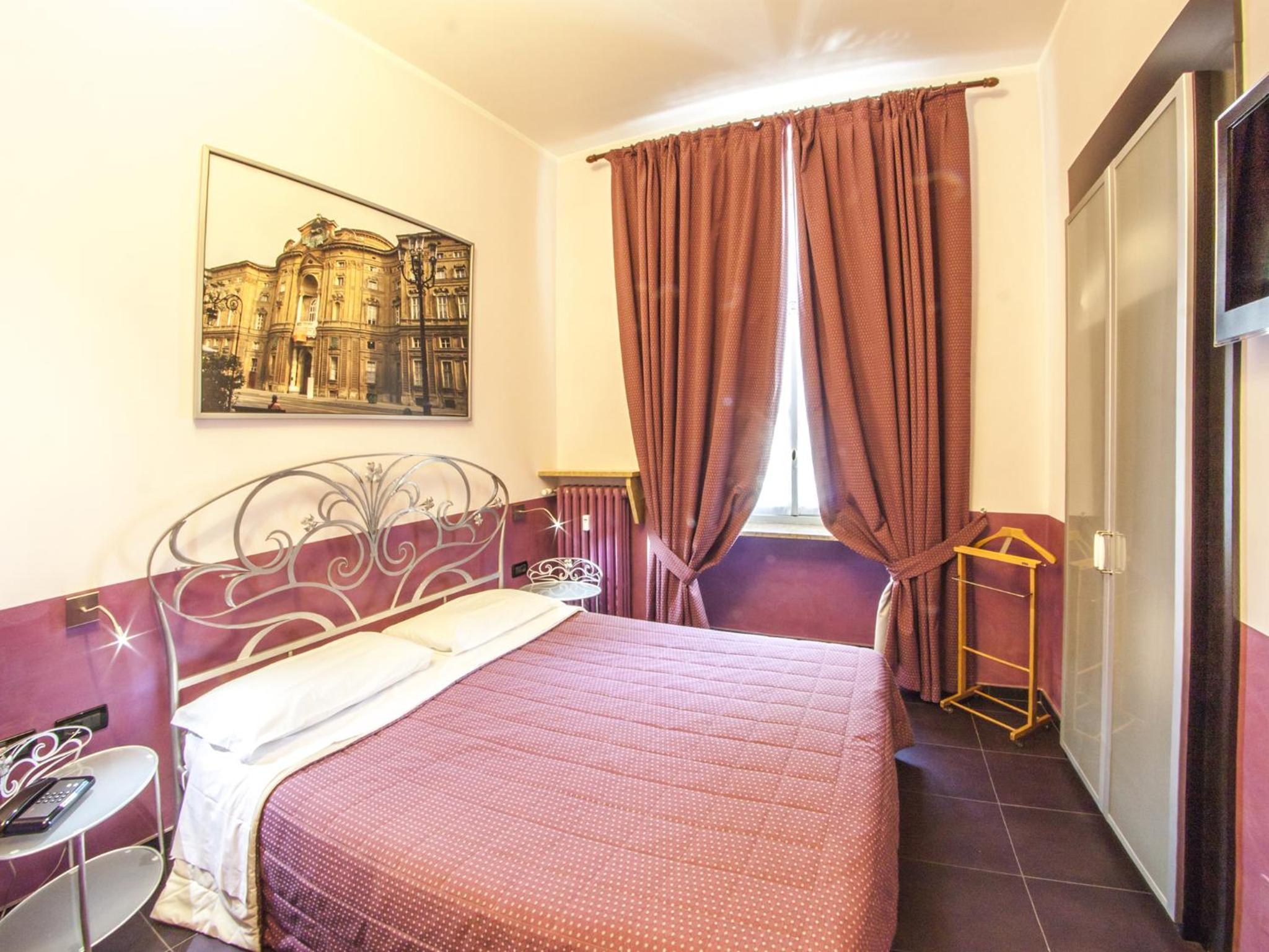 Double Room - Photo 6