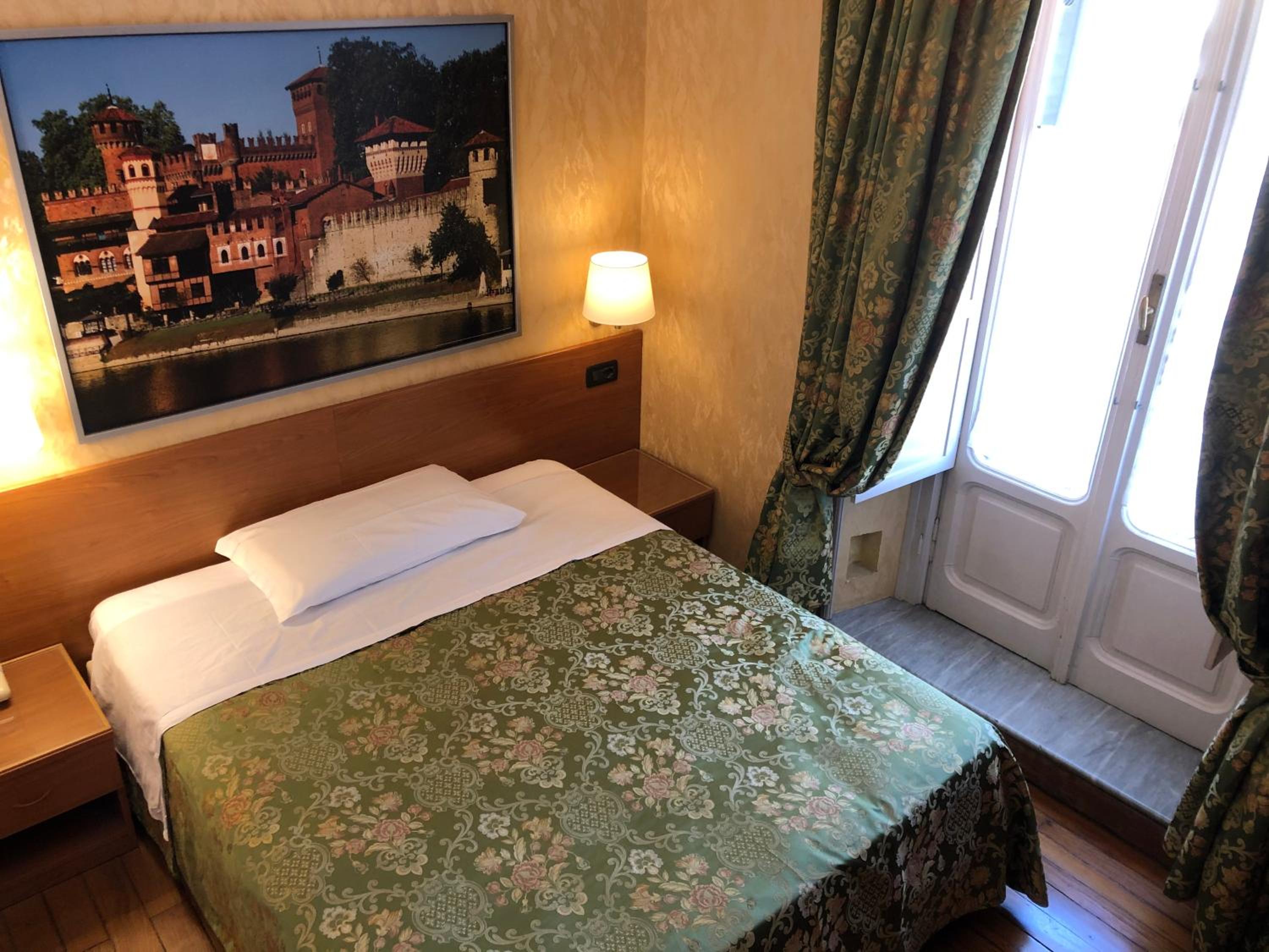 Double Room with Balcony - Photo 1