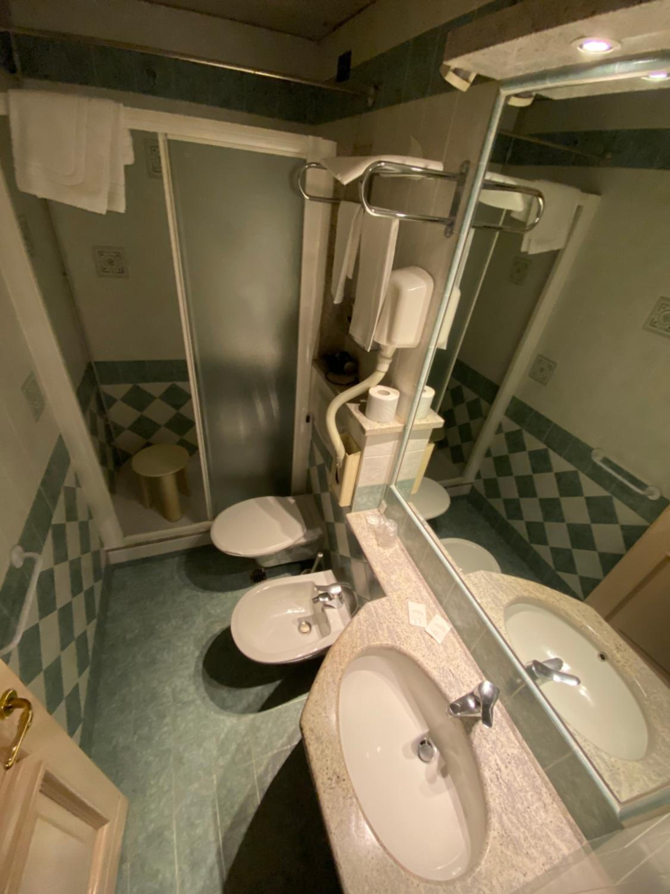Double Room - Photo 11