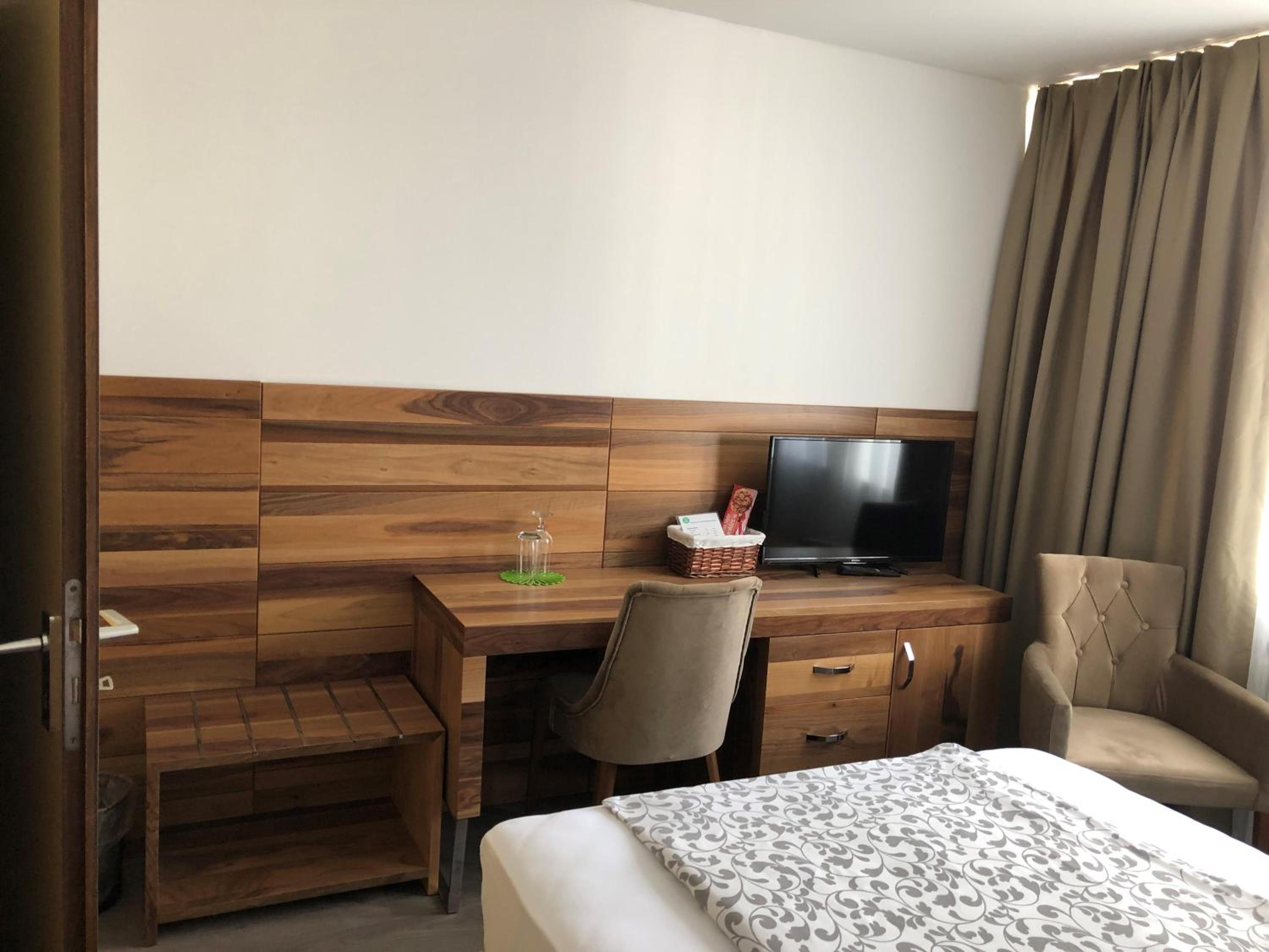 Standard Single Room with Shower photo 3