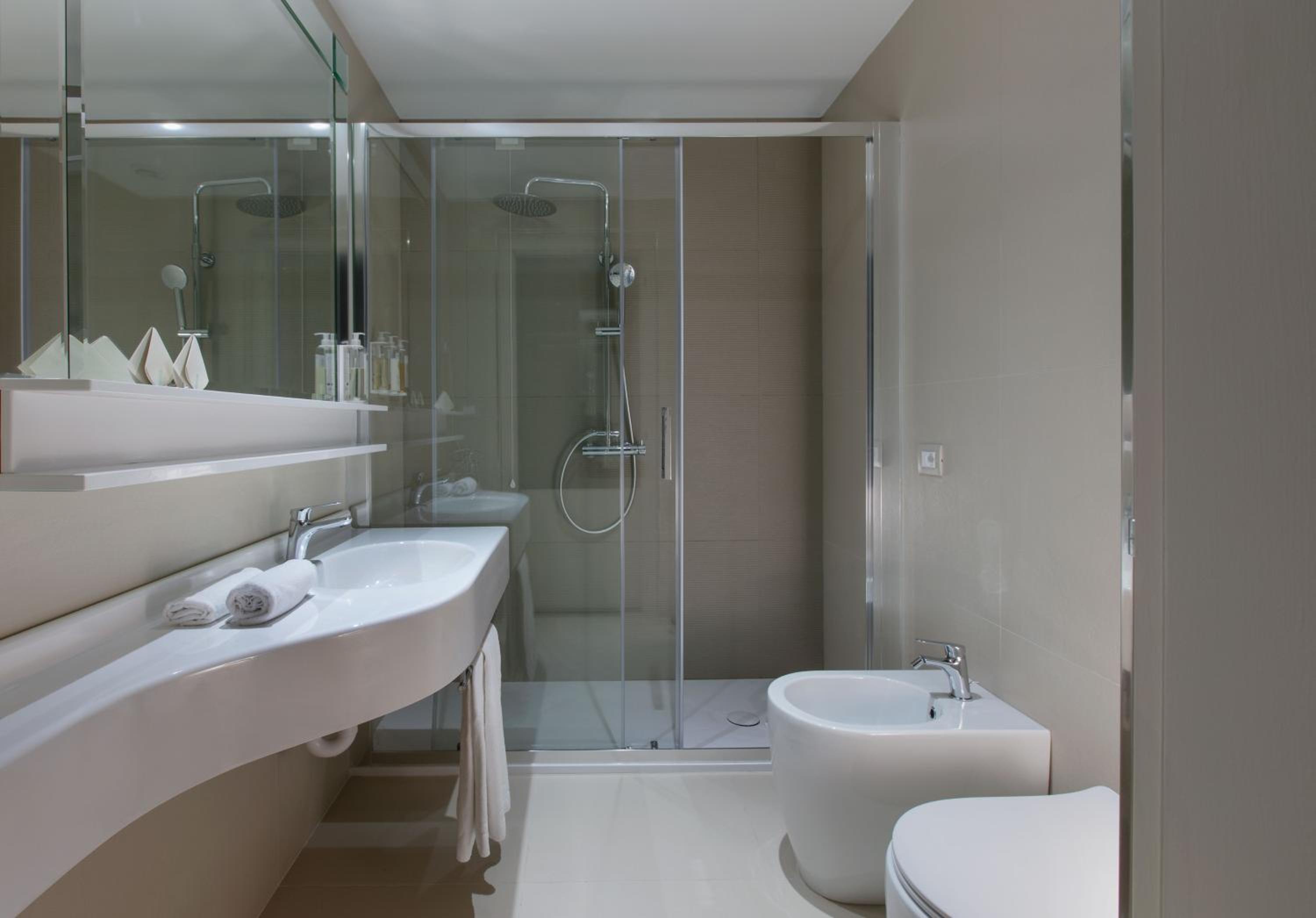 Deluxe Double Room with Spa Access and Pool View - Photo 6