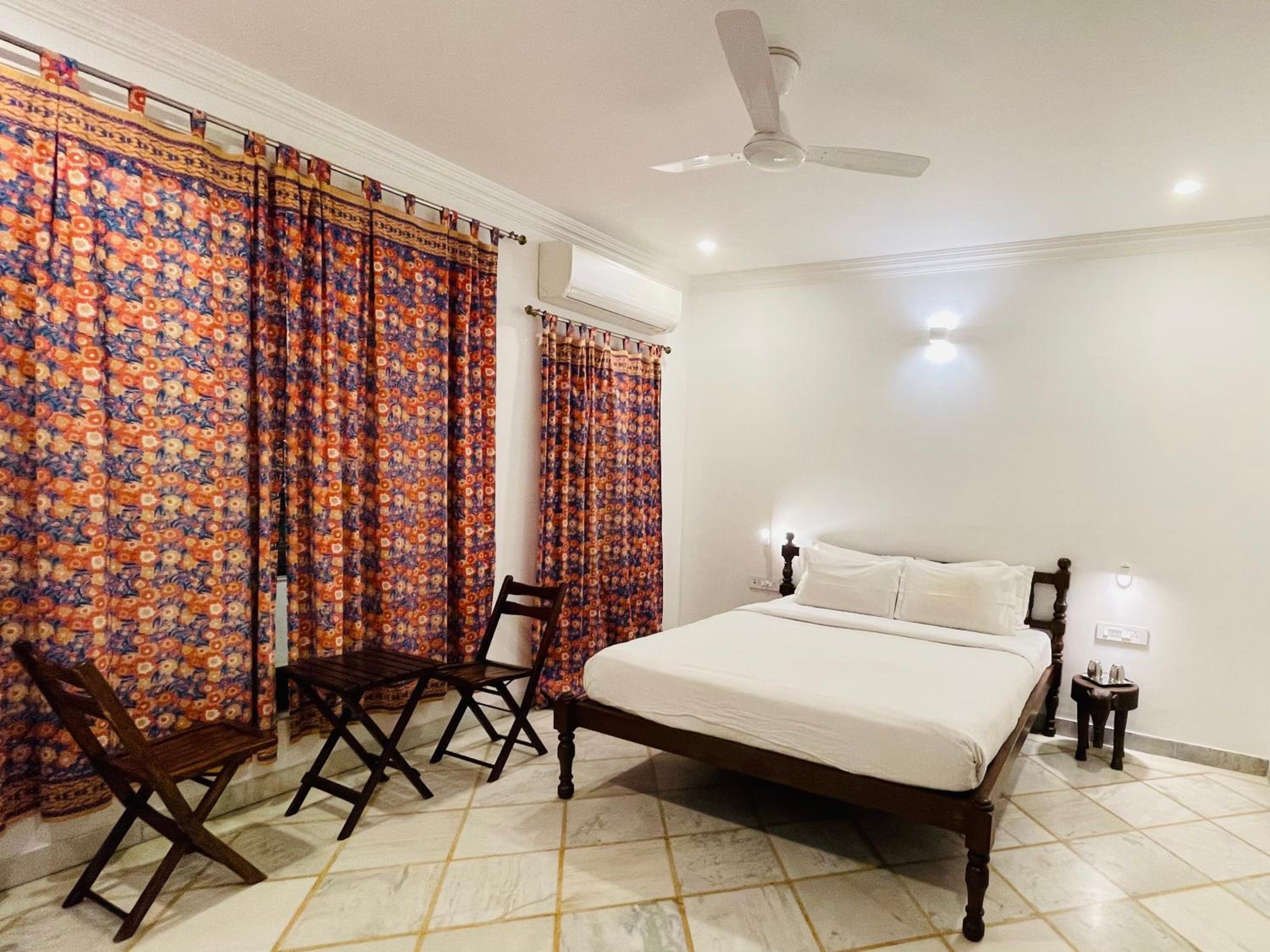 Standard Double or Twin Room - Photo 10
