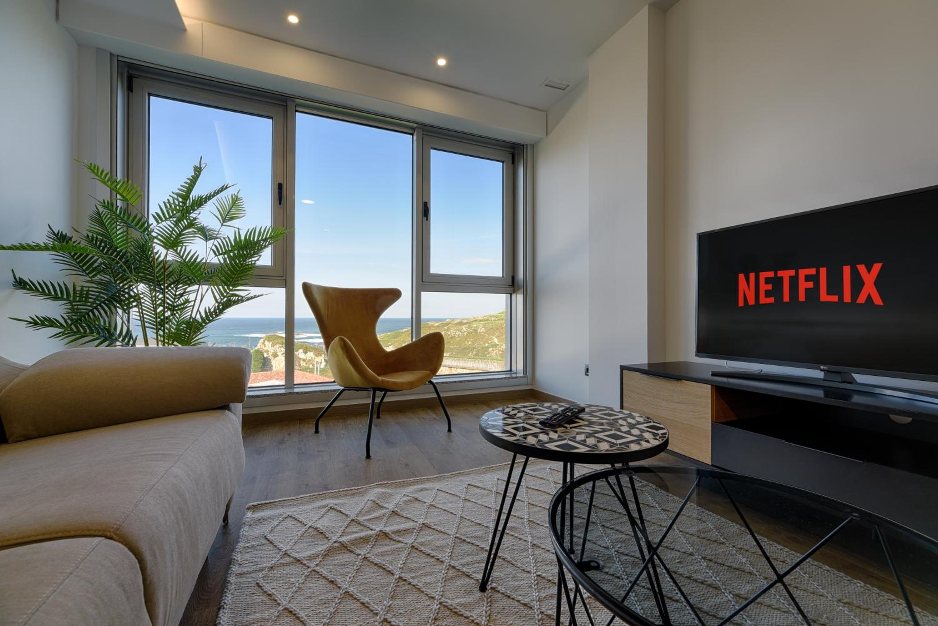 Apartment with Sea View - Photo 5