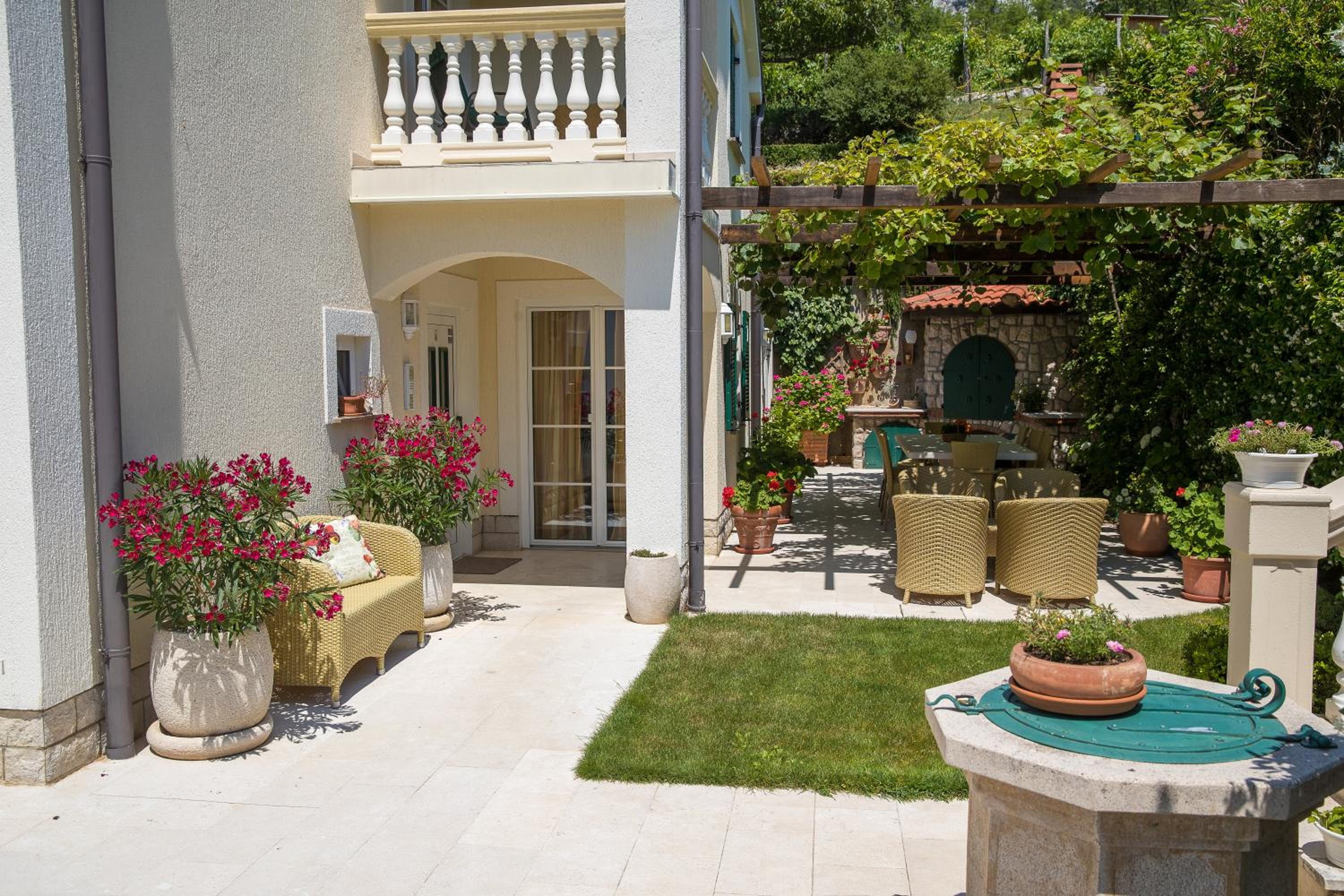 Villa photo 3