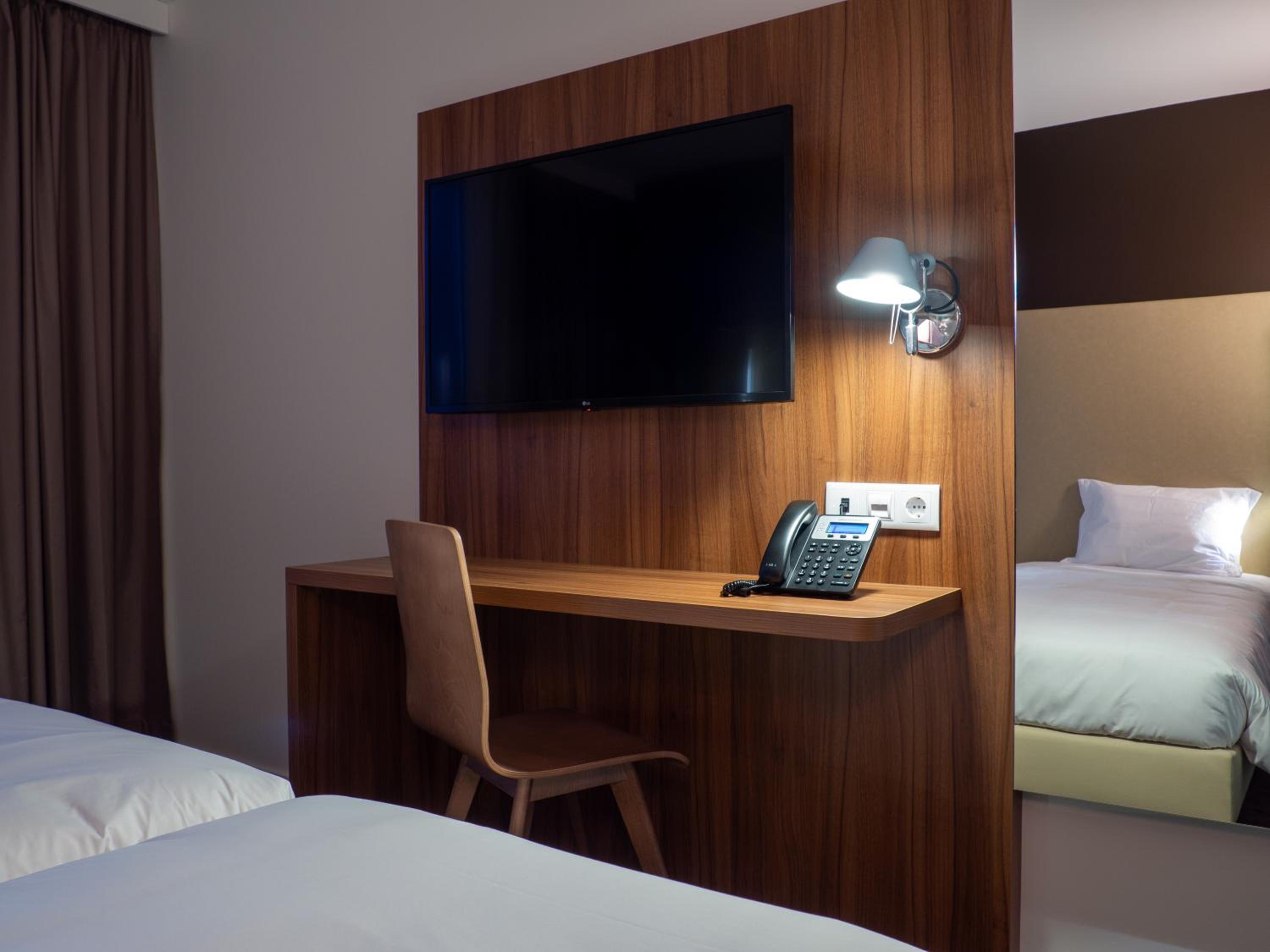Standard Twin Room - Photo 1