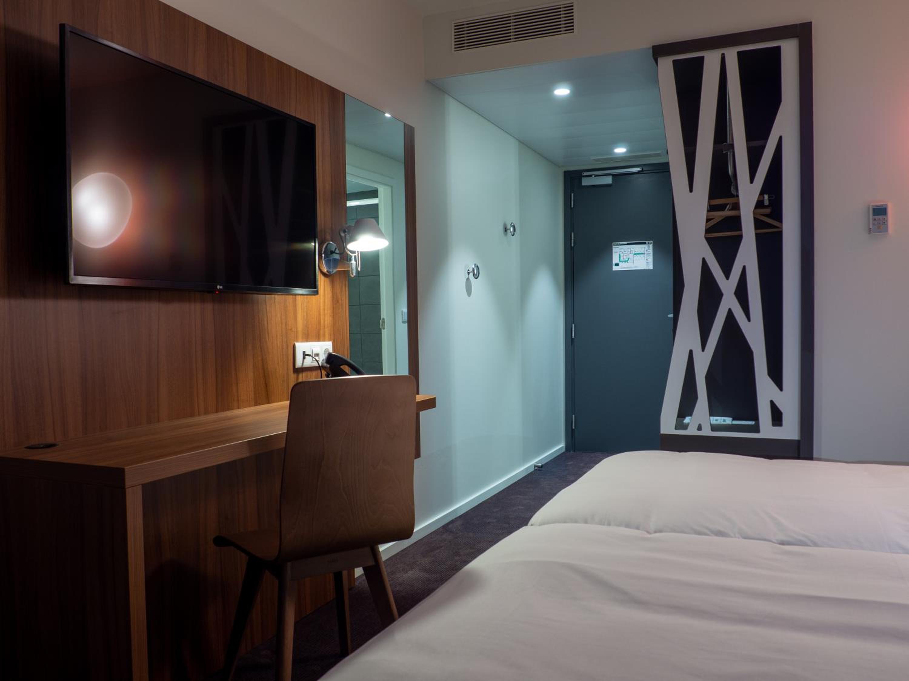 Standard Twin Room - Photo 2