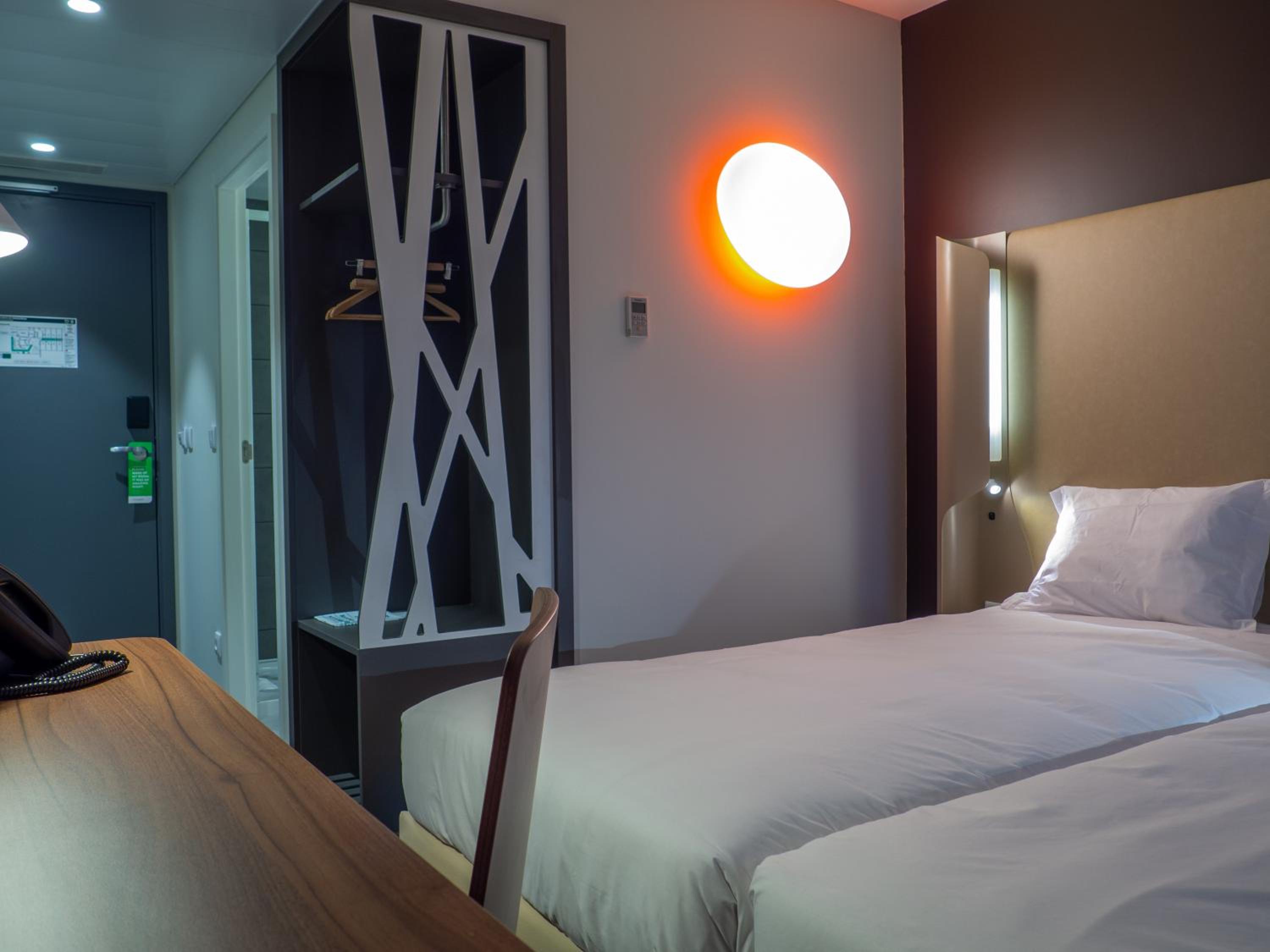 Standard Twin Room - Photo 3