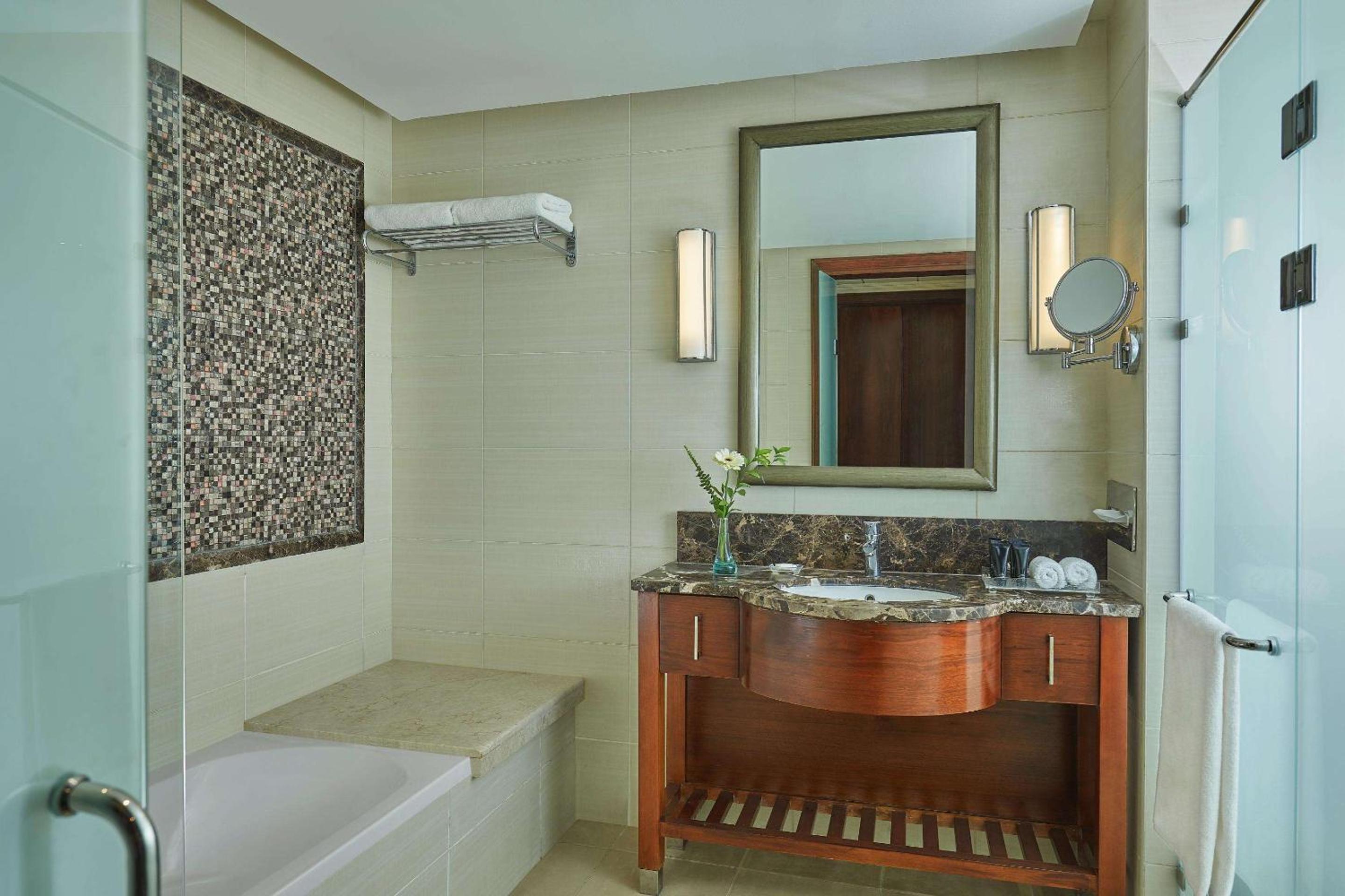 Deluxe Room With Pyramid View