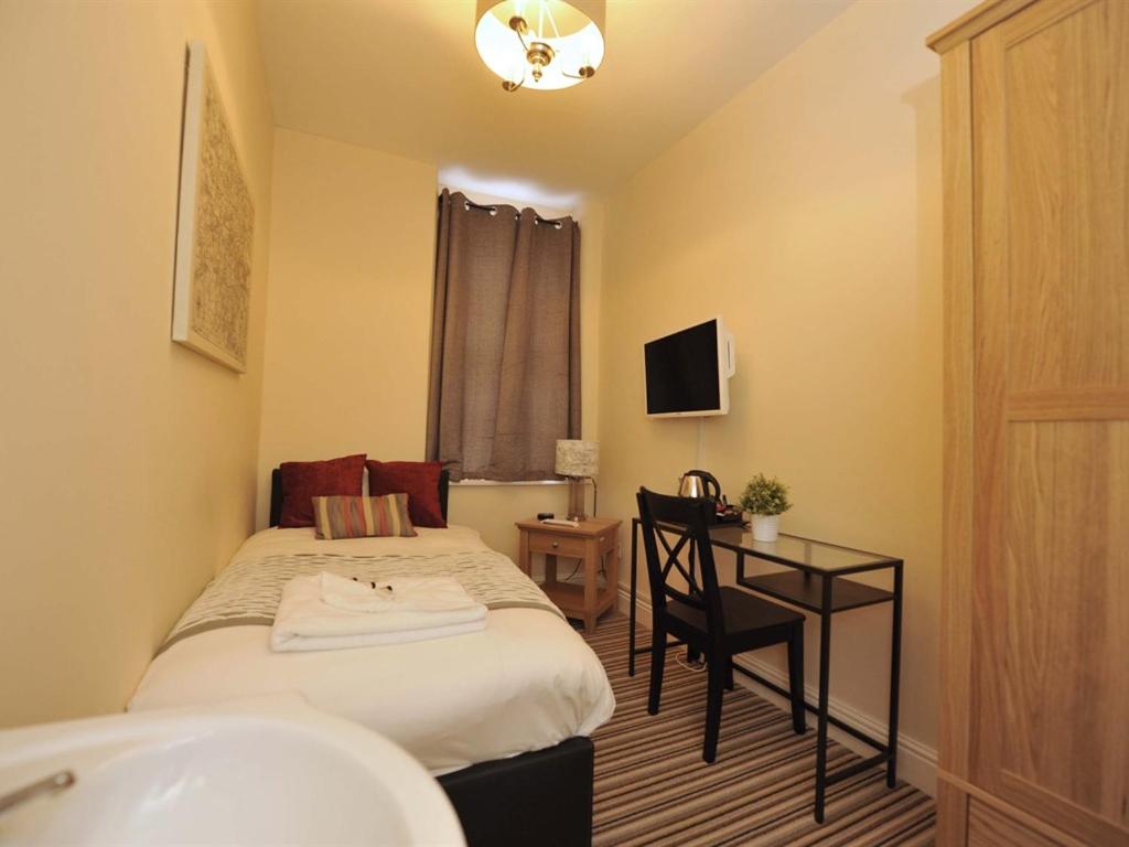 Single Room with Shared Bathroom photo 1