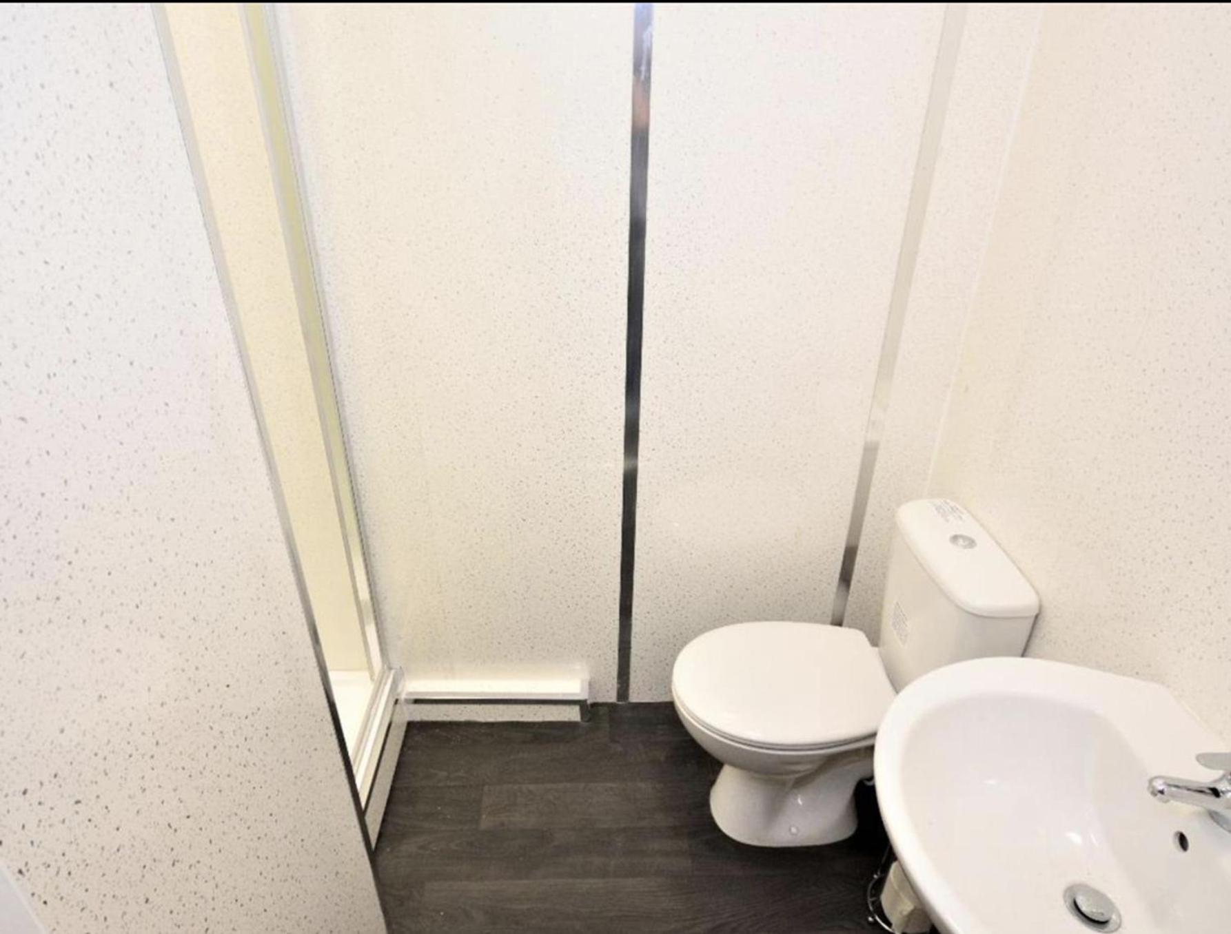 Double Room with Shared Bathroom photo 2