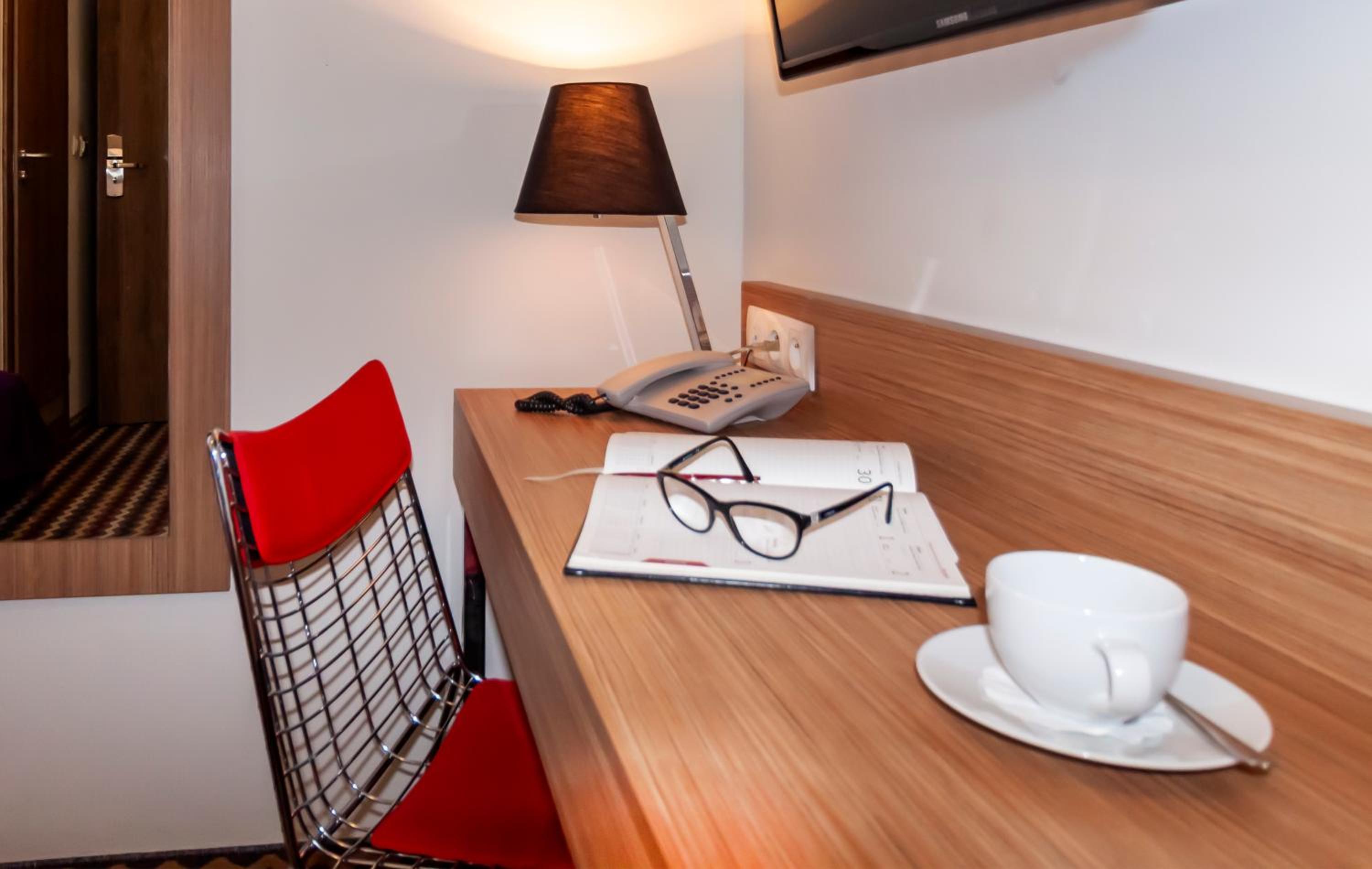 Standard Twin Room - Photo 6
